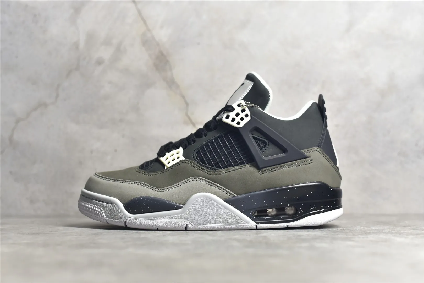 新貨🚀#W1莞產批次 市售最強性價比版本 Air Jordan 4 恐懼 系列 鞋型細節清潔度到位 正確皮料 外貿專供 二十幾個顏色 陸續出貨  Size：40 40.5 41 42 42.5 43 44 44.5 45 46