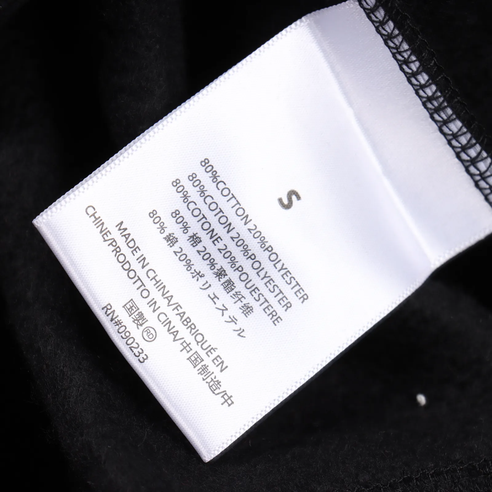 Fear of God FOG 24FW 主線字母圓領衛衣 成衣加絨款採用380g面料,不加絨款採用350g面料,螺紋採用420g雙紗1:1螺紋。