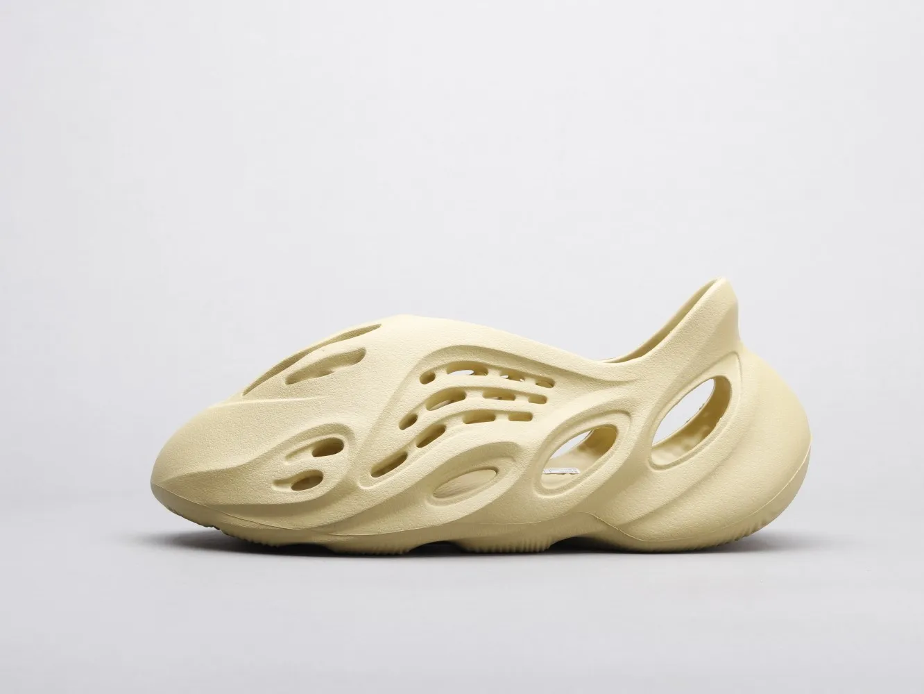 🍀399正品訂單批次YEEZY Foam Runner 椰子洞洞鞋  尺碼 ：36.5 38 39 40.5 42 43 44.5 46 47 48「偏小，建議拿大一個碼」