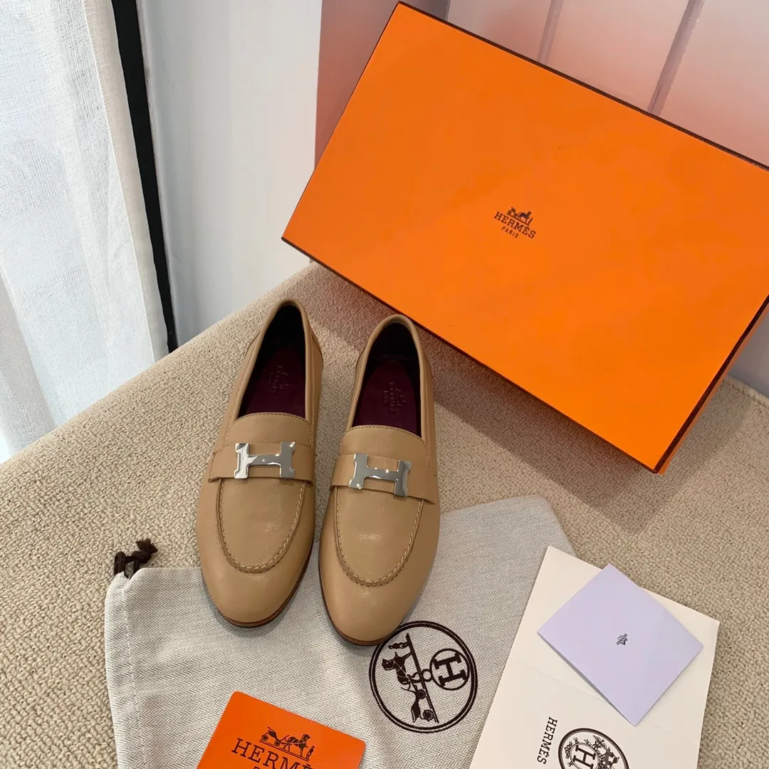 升級版本⚠️ 新顏色版面上線 經典鉅獻🐎Herms loafer paris樂福鞋 我家的王牌產品,這幾年一直在更新顏色,升級品質,賣過我家的都知道品質🙈經典H扣復古單鞋 大氣簡約特耐看,永不過時。
