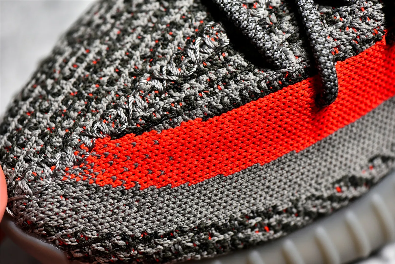 細節鑑定Yeezy Boost 350v2 “Beluga Reflective ”灰橙 滿天星