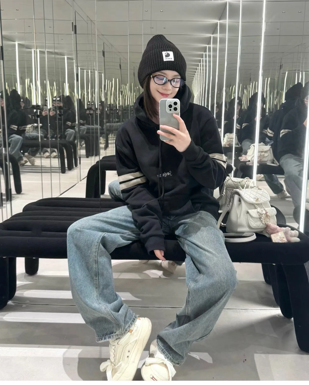 SAINT LAURENT PARIS/聖羅蘭SLP 袖帶連帽衛衣 此款對板定織墨黑色紗布,面部32支精密賽絡紡,底部6支單精梳棉。