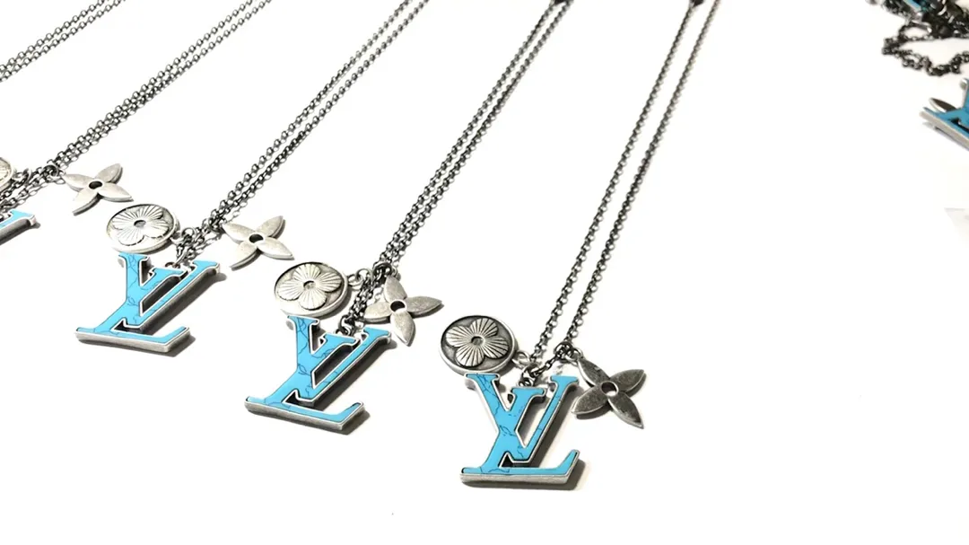 LV Louis Vuitton 復古 松石綠 Logo 花卉 項鍊現貨秒發
