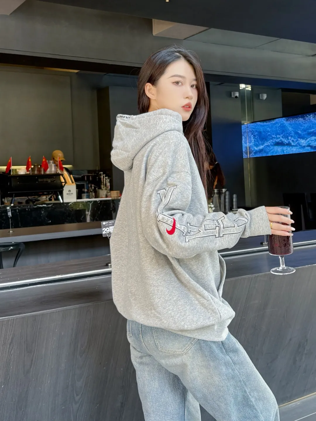 NIKE x SUPREME 耐克SUP 聯名款手臂刺繡連帽衛衣帽衫                面料採用100%純棉毛圈面料，克重大約在420g左右。