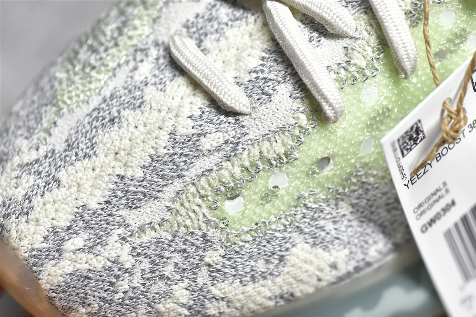 細節鑑定YEEZY Boost 380 藍外星人 滿天星 知名大廠出品