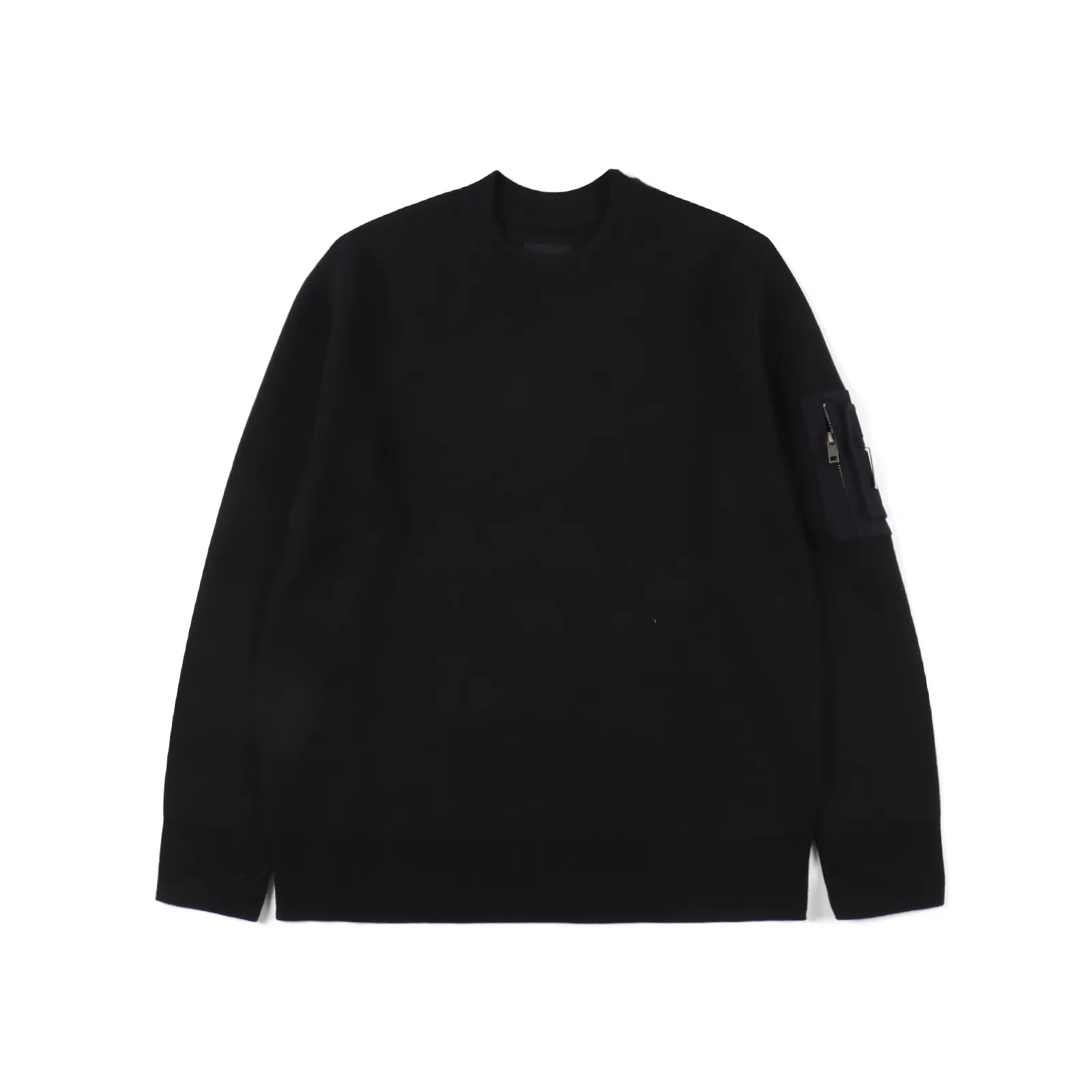 Givenchy紀梵希GVC 23FW 別針袖口袋針織圓領毛衣                採用55羊絨，手感細膩滑糯，以及提花螺紋，口袋位置採用100棉7*7格子高密面料，上身舒適柔軟，進口模版機定位緊貼口袋，與原版達到一致，定製字母別扣、拉鍊、主標等。