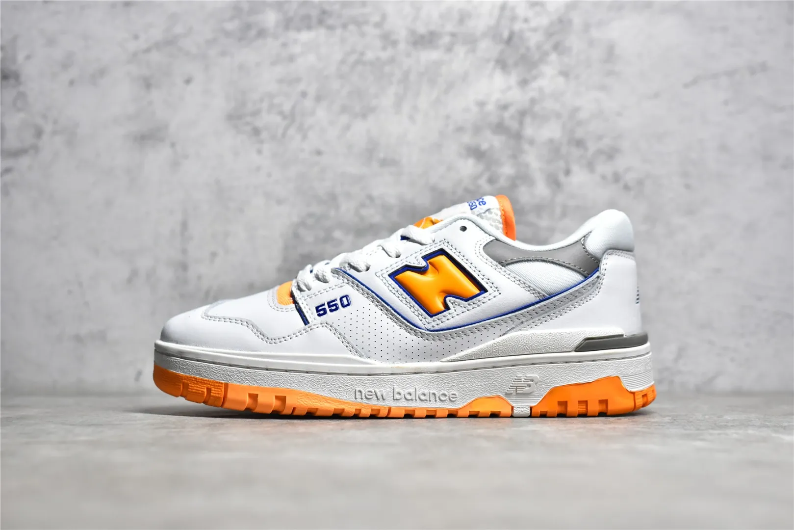 ▪️覓貨權威實拍💯#BHC0B5新貨🚀#年度最強爆款 New Balance BB550系列經典復古低幫休閒運動籃球板鞋 「LV trainer最佳平替首選」#完全按照原鞋開發 區別市面先行版本#可接受全方位無死角對比#採用絲光豬巴革拼接牛培皮鞋面材質#厚實耐磨橡膠緩震大底❗️尺碼:36 37 37.5 38 38.5 39 40 40.5 41.5 42 42.5 43 44 44.5 45