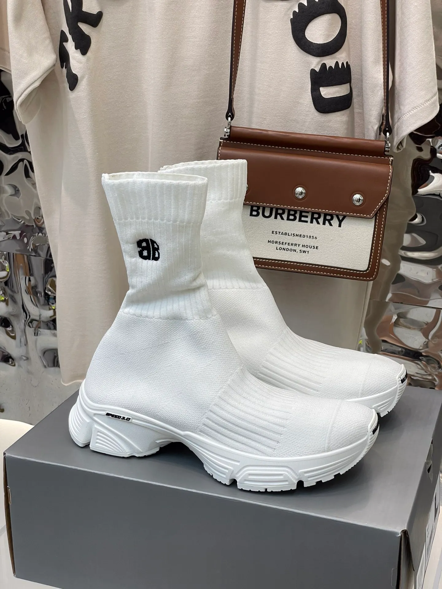 balenciag*  speed3.0妥妥的光腿神器，上身超級纖瘦修長鞋底超輕，舒適無敵👏👏原版拷貝，頂級版本情侶💑size 35-45