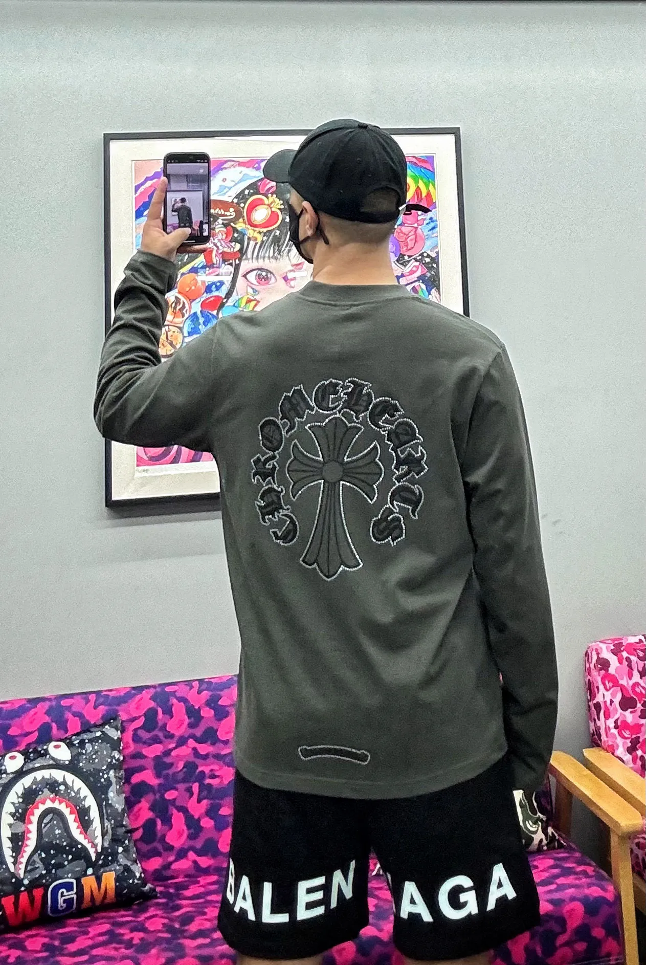 Chrome hearts 24SS 克羅心 重工高溫燙鑽長袖T 300克重 區別市面低克重 os版型真的很迷人 克羅心也真的是絕絕子 每一季新品版型都做到極致 實穿度很高,隨意搭都nice -100%棉 採用26支雙紗 300克重面料 進口針織針梳棉進行製作,厚度適中,有垂感又有輪廓型,上身就是一個舒適!