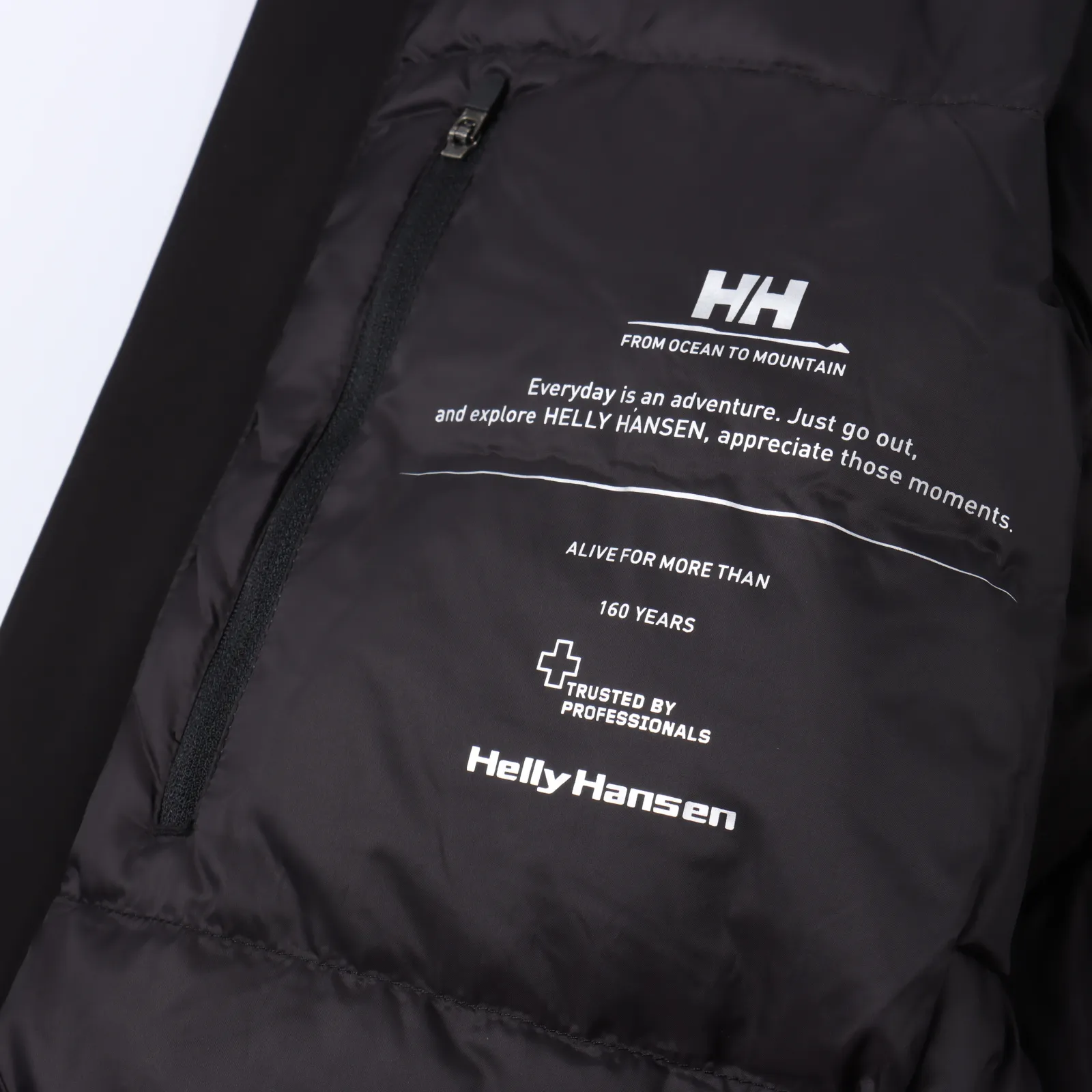 HELLYHANSEN海麗漢森/HH男女情侶戶外登山防寒防風衝鋒衣羽絨服鵝絨夾克 搭載專業防潑水面料得北歐品牌衝鋒衣 設計線條簡約流暢 機能型格盡顯 特點優點:該衝鋒衣使用DERMIZAX面料,JIS標準等級,相比常規的硬殼帶有一定彈力,.。