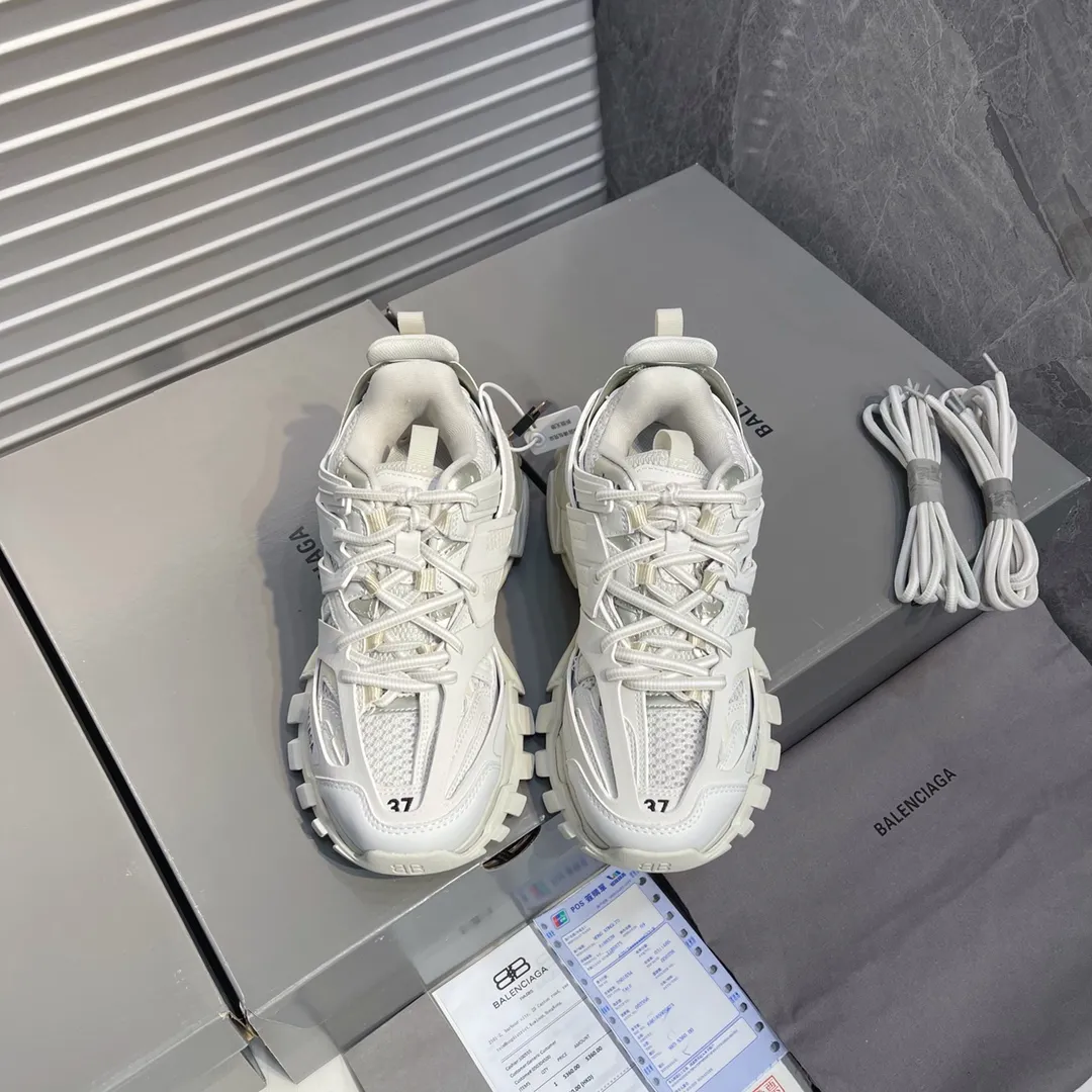 Size:36  37  38  39 40 41 42 43 44 45巴黎世家3代首發#🔻Balenciaga Track-s 3.0 秋冬系列 官網預售已經開始#鞋底採用PU+TPU+EVA+橡膠共計13組磨俱組合 鞋面不下15個隔板採用牛皮+進口布+3M反光條