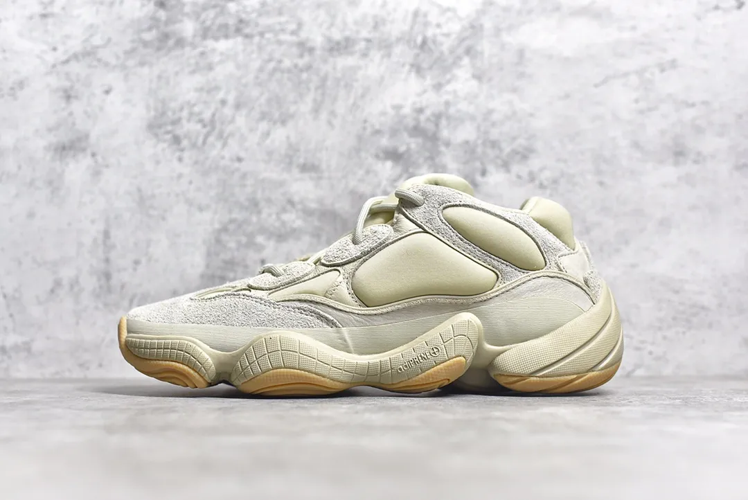 #SG獨家純原 神版 AD Yeezy500  “Stone”石頭 全面出貨 原材料原楦頭定型 獨家進口原廠翻毛皮 質感可見 針車間距同步公司 報廢率極高提升成本不吝嗇 後跟小V包裹夾角可見 區分市面鬆垮腳裸 原底 刻字清晰無殘缺  鞋舌皮革處有閃粉防偽 尺碼：36 36.5 37 38 38.5 39 40 40.5 41 42 42.5 43 44 44.5 45 46 47 48