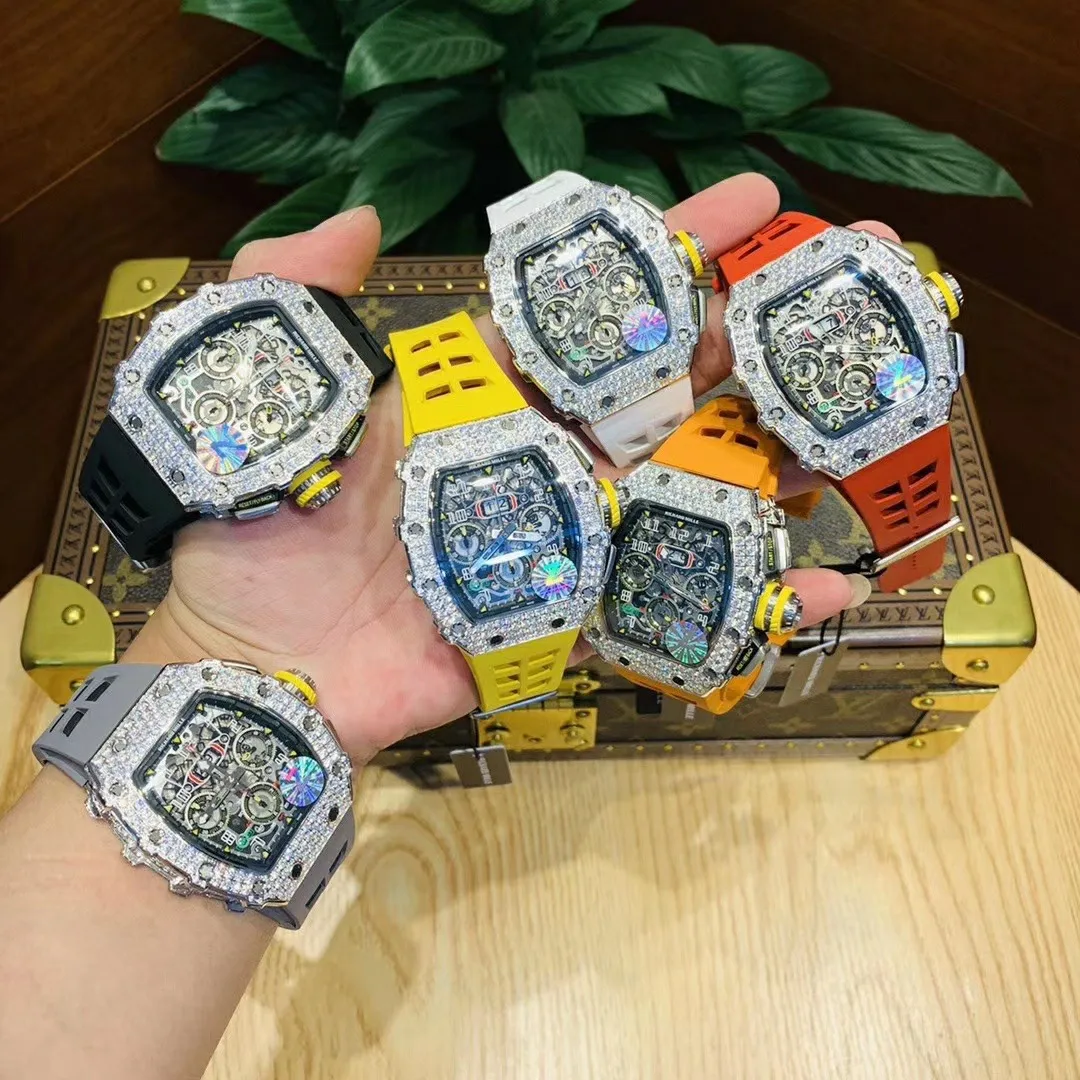 最強版本.最新力作.理查德米勒💍RMCHARD MILLE RM 011 系列 FELIPE MASSA，以＂FELIPE MASSA”足壇巨星命名的計時腕錶[得意]於去年夏季推出RM 011　Red Kite 飛返計時限量款後，Richard Mille現推出其相似款Black Kite，Black Kite採用啞光黑色DLC鈦金屬製作，猶如隱身在黑夜中的飛禽，神秘而銳智。
