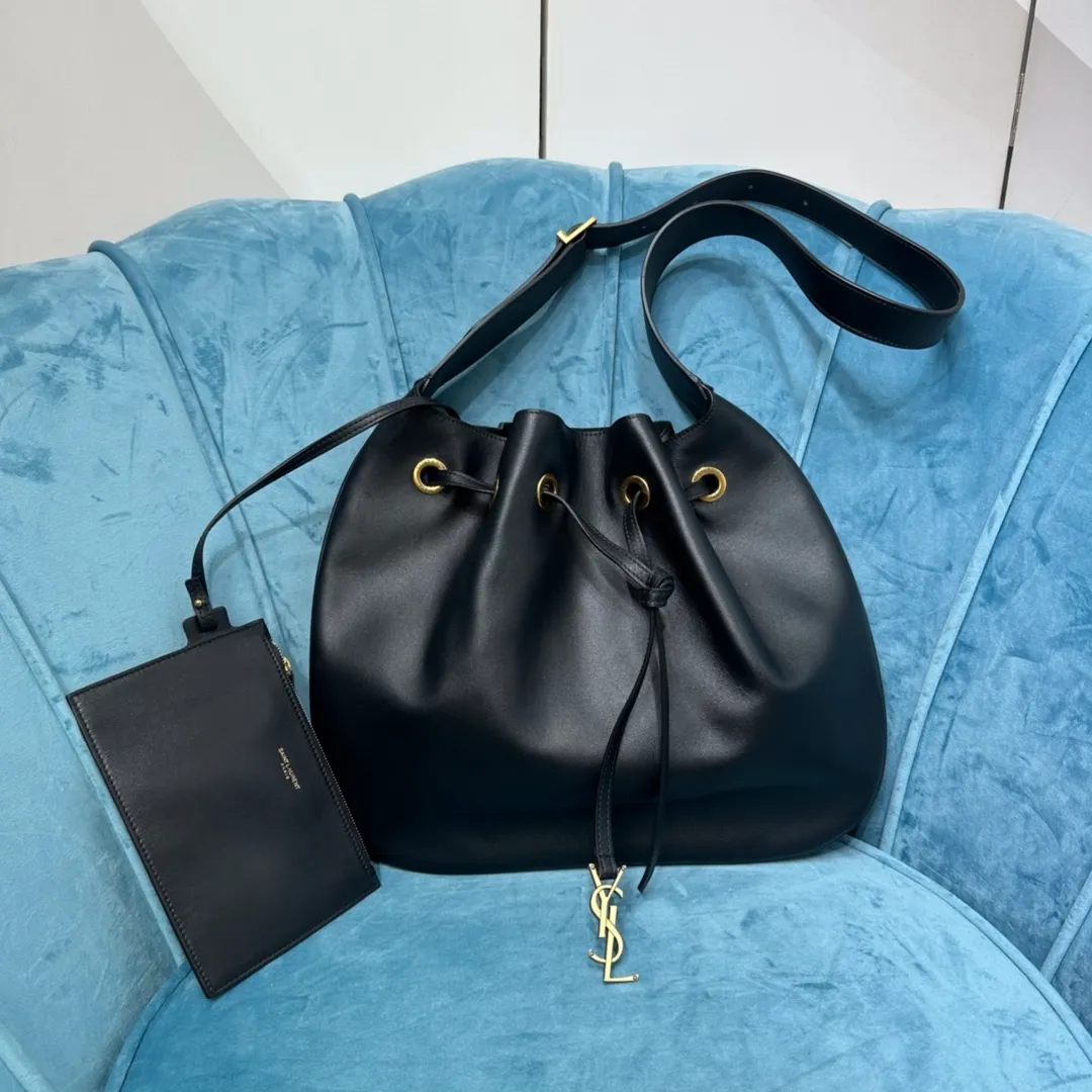 【Y家】YSL 23年新款FLAT 水桶手袋大型平流浪袋與皮革拉繩封閉式裝飾！