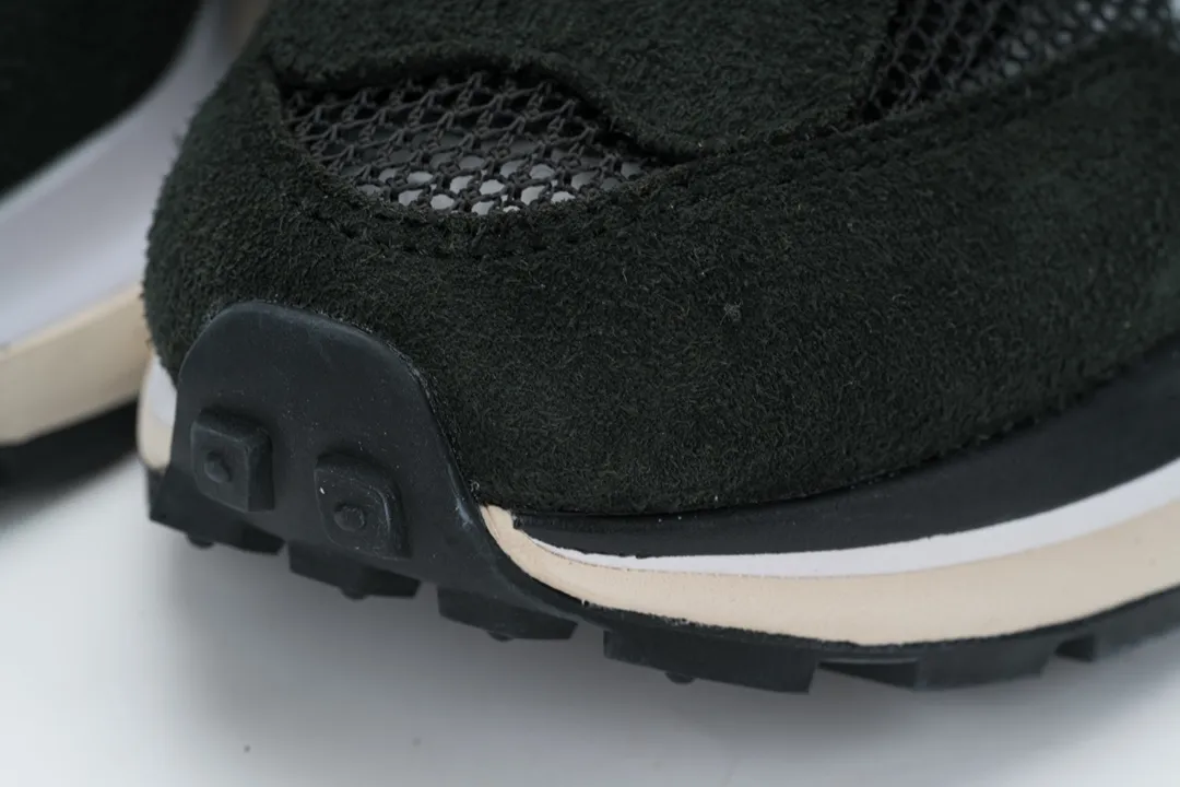 Sacai x Nike Vaporwaffle “Black and White” 黑白貨號 CV1363-001碼數 36 36.5 37.5 38 38.5 39 40 40.5 41 42 42.5 43 44 44.5 45 46