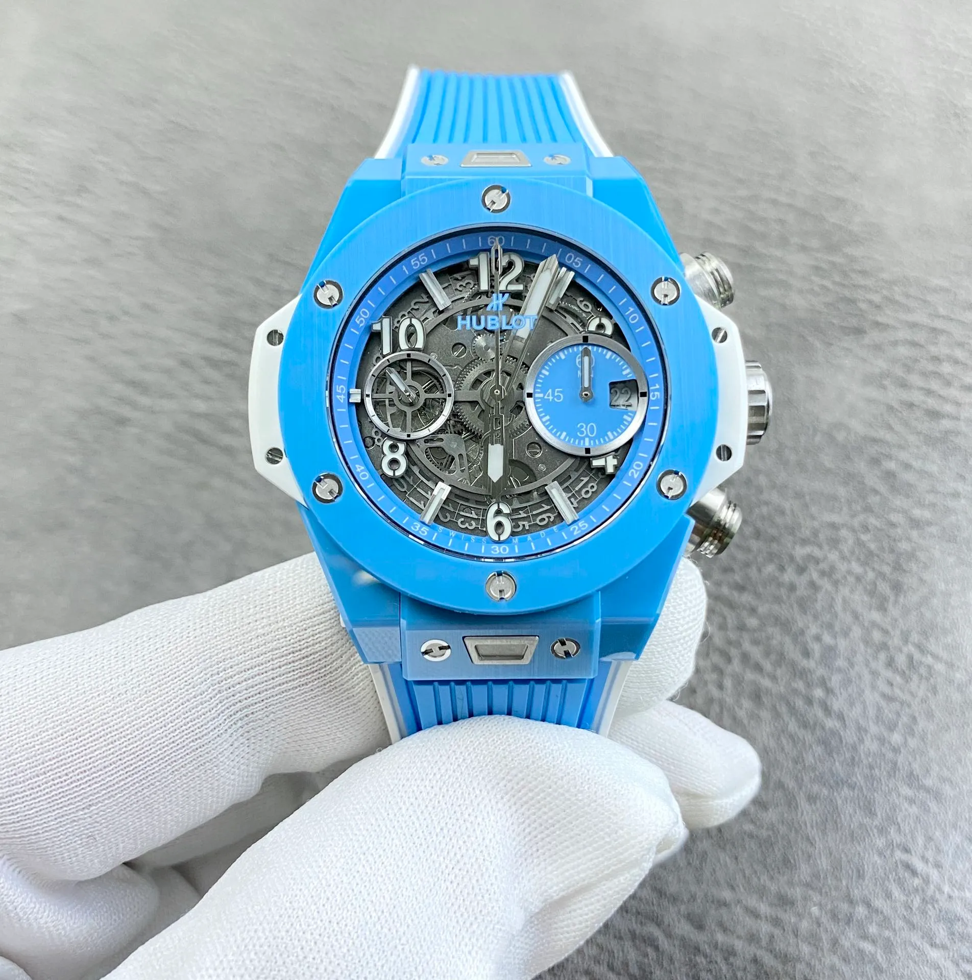 恒寶HUBLOT宇舶表重磅發布全新 BIG BANG UNICO 蒂芙尼藍色腕錶 全新突破, 彩色陶瓷，獨步表壇，無人能敵。 