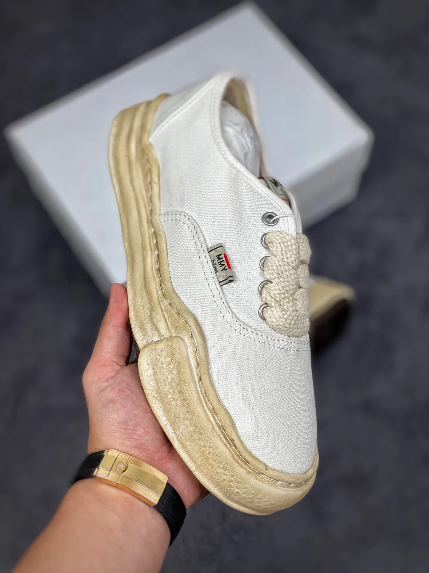 日本概念時裝設計師･三原康裕品牌MMY/Maison MIHARA YASUHIRO Original Sole Overdyed Sneaker Low Era版5孔變形溶解雪糕底低幫休閒百搭帆佈板鞋“帆佈白黑做舊”#全新開發雙模一次發泡點位氣孔EVA中底#底部嵌入組合RB橡膠耐磨大底#採用12蠱司厚實舒適帆布面料材質#正確織麥及包裝盒#清晰後跟LOGO#掛鍍雙層眼扣不生鏽不掉漆#🆚區別市面普通版本‼ 
