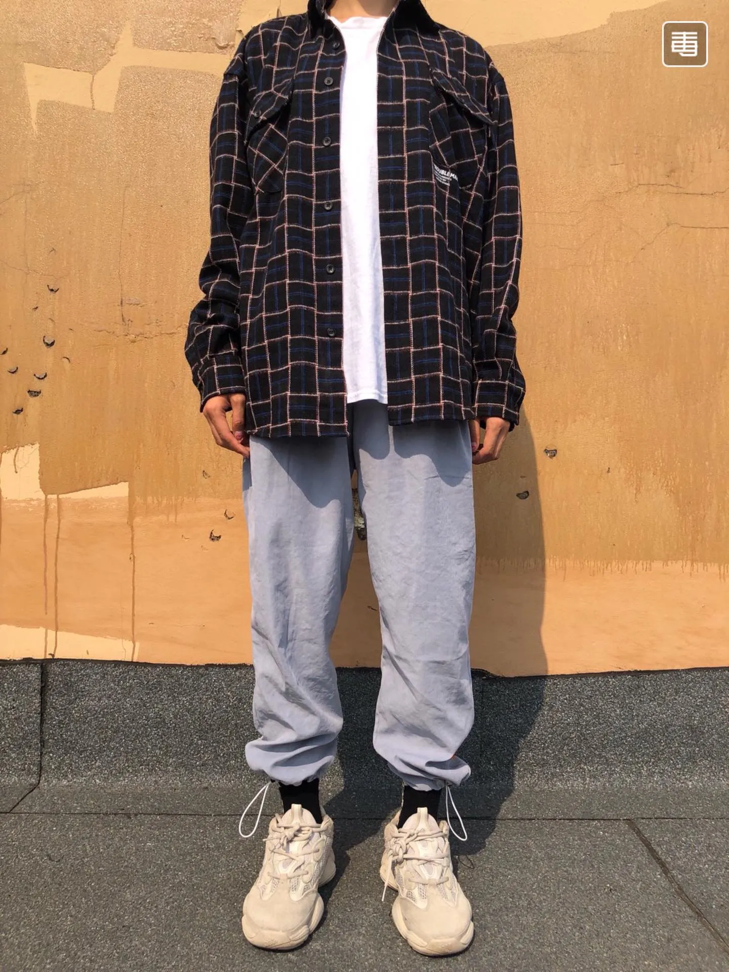 上腳參考秋冬搭配神器 永不過時經典百搭 YEEZY500 灰白