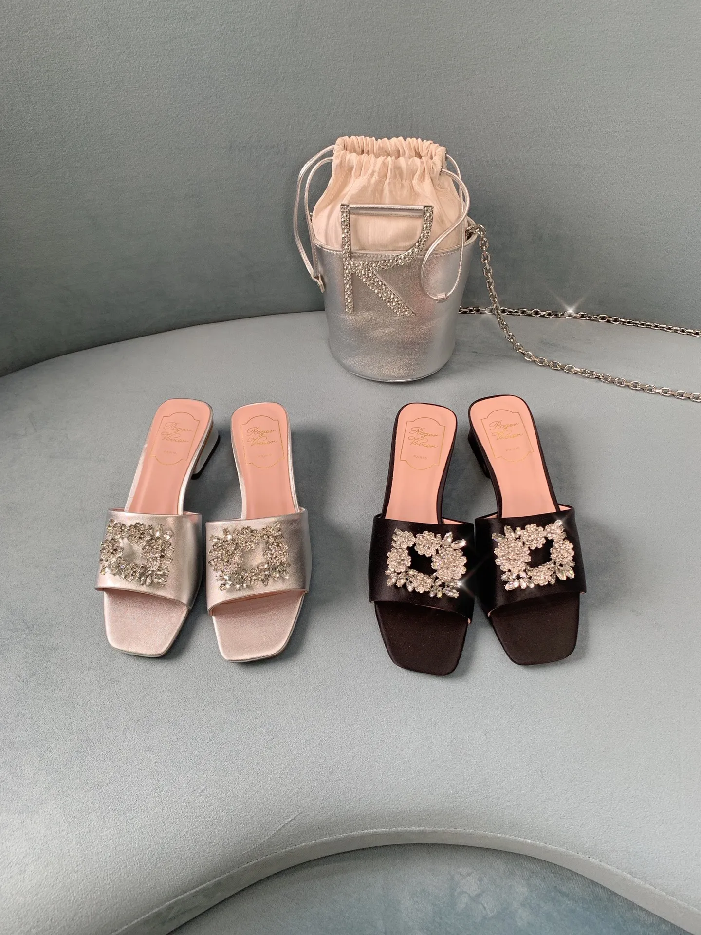 珍珠扣🌟 ROGER VIVIER 2020春秋新款 方扣系列單鞋!