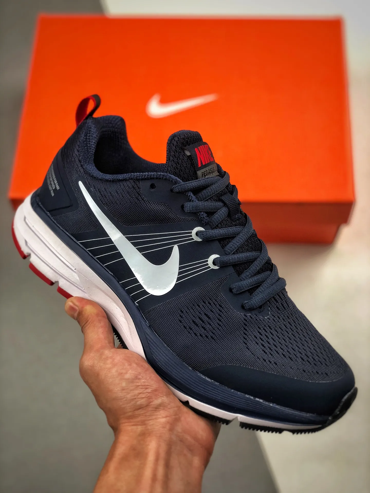 🔑355280Nike Air Pegasus V29飛馬系列馬拉松休閒跑鞋 黑白鉤#採用賈卡透氣網織材質#無縫高頻壓面技術,超輕效果貨號：CL0858-101尺碼：40 40.5 41 42 42.5 43 44 45