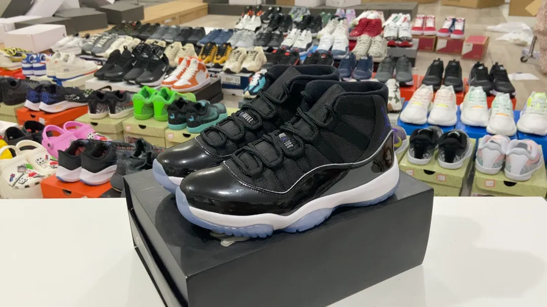 喬丹 Air Jordan 11 Space Jam AJ11喬11大灌籃 男子文化籃球鞋 原廠雙層漆皮 質感細膩 標誌性美人尖 水晶藍底 真碳纖板 中底鋼印 原盒原標貨號:378037-003尺碼:36-47B#19932698733065