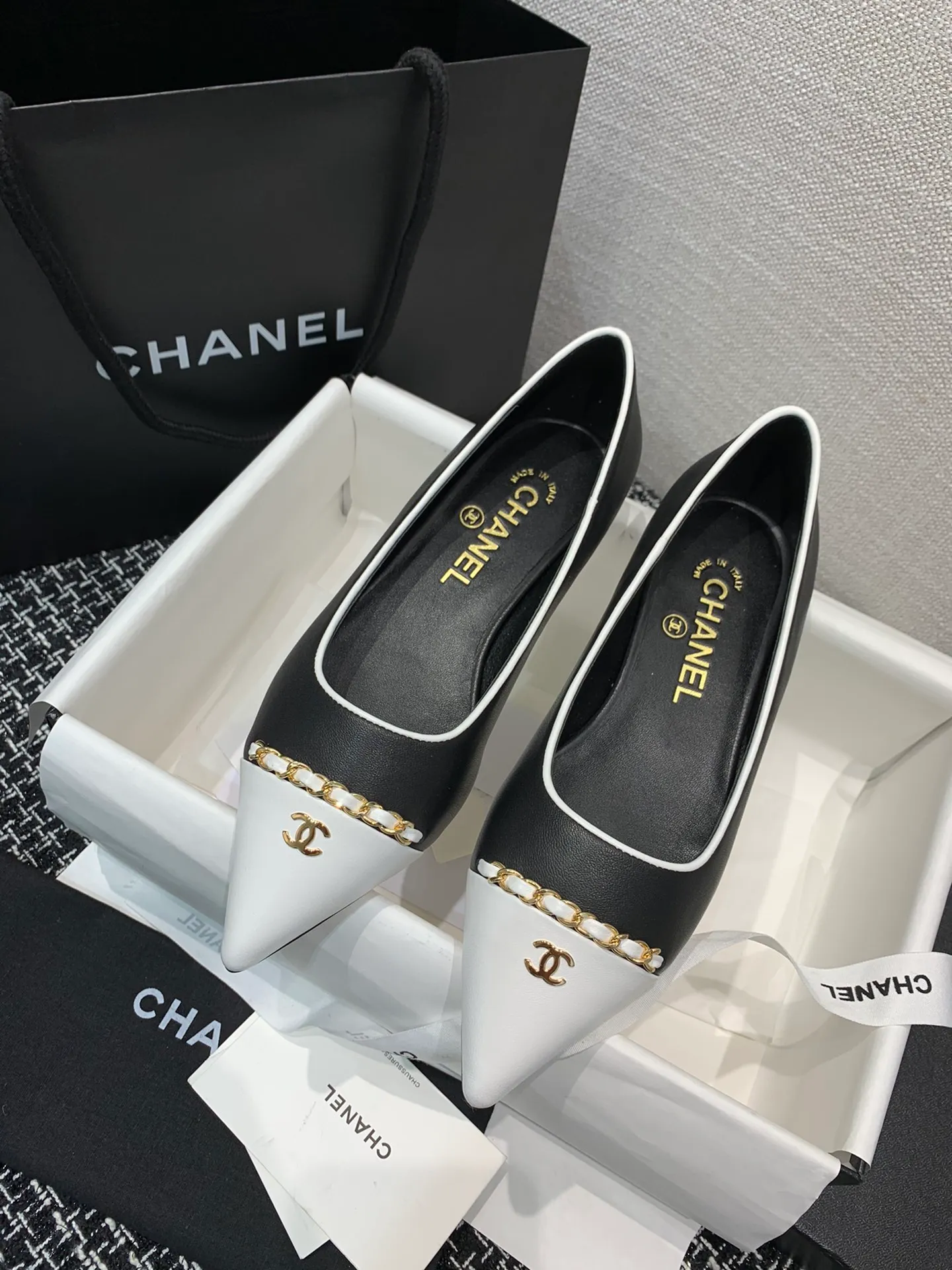 ✨𝗖𝗛𝗔𝗡𝗘𝗟 新品鏈條拼色系列  ︎意大利🇮🇹混種羊皮材質意大利原版真皮大底跟高2cmSIZE 35-39 (40/41定制)