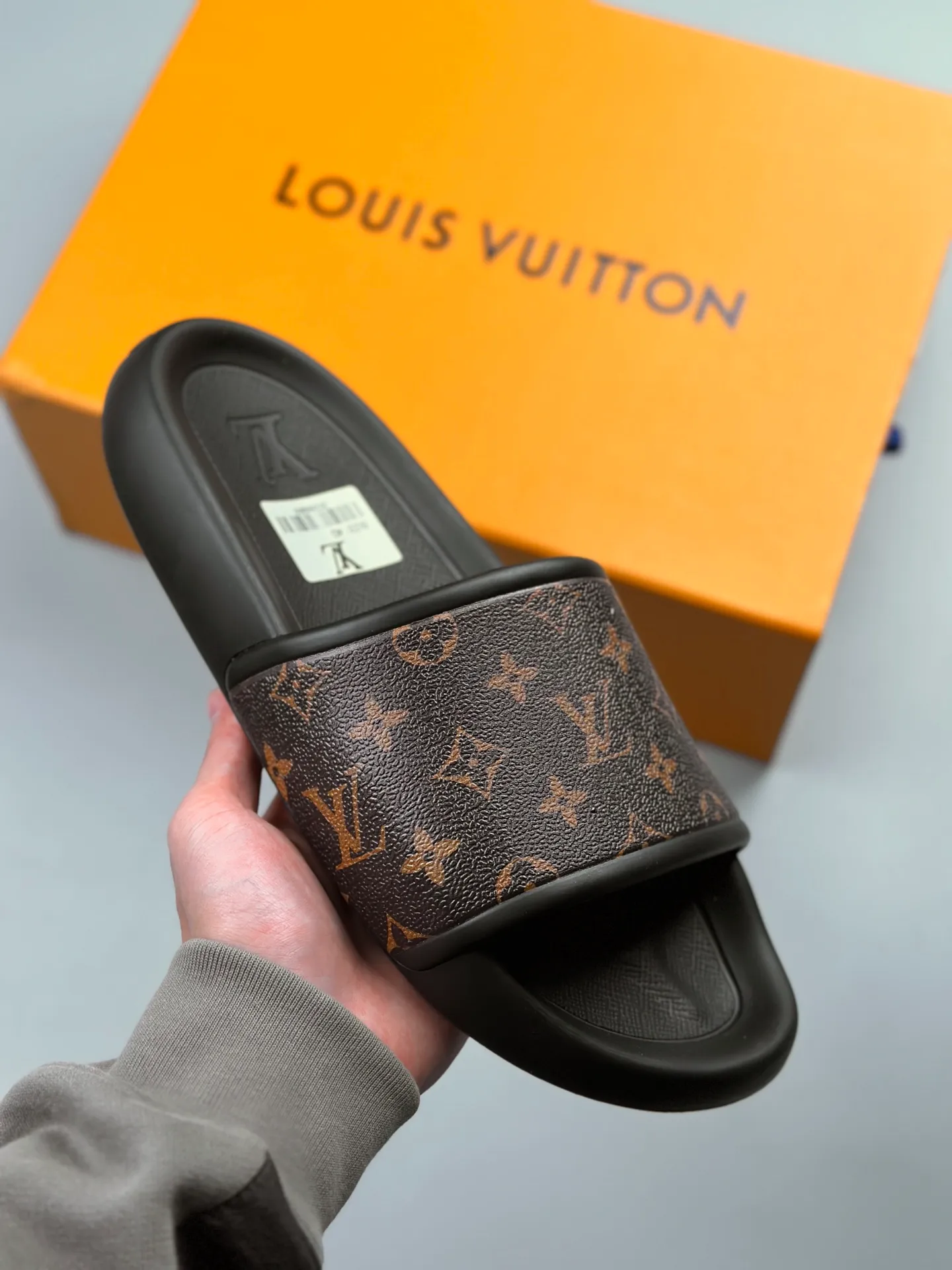 🌈Louis Vuitton 2023專櫃 春夏新款 最高限定專櫃上新 LV情侶厚底拖鞋 明星同款 網紅博主推薦◆ 原版開模 代購版本◆ Lv 原版3D打印老花 ◆ 真皮鞋面◆ 水台4.5CM◆ 原版私膜 真皮大底◆ 全套專櫃包裝尺碼:35-45!!230528HSEF360WRT
