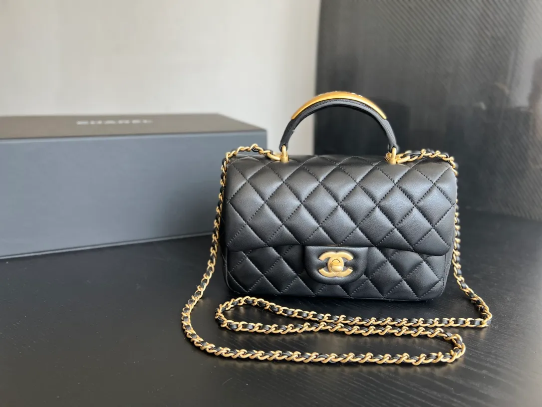 🆕22B 新品復古金屬手柄 羊羔皮尺寸20cmx12cmx6cm 型號:2431