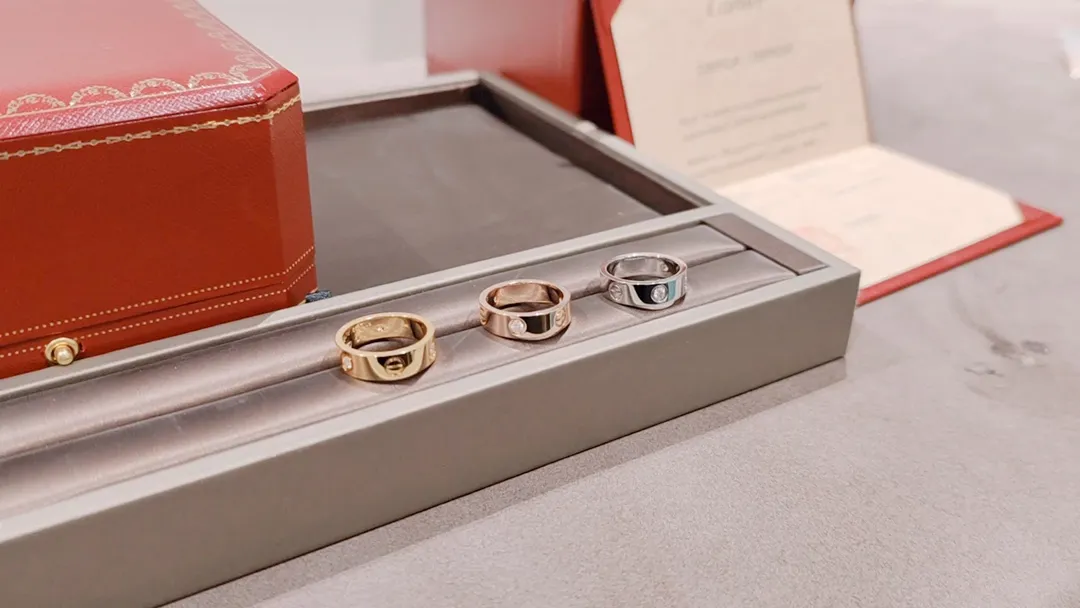 🎥 𝐕𝐞𝐝𝐢𝐨|💍經典寬版三鑽對戒實拍✔️