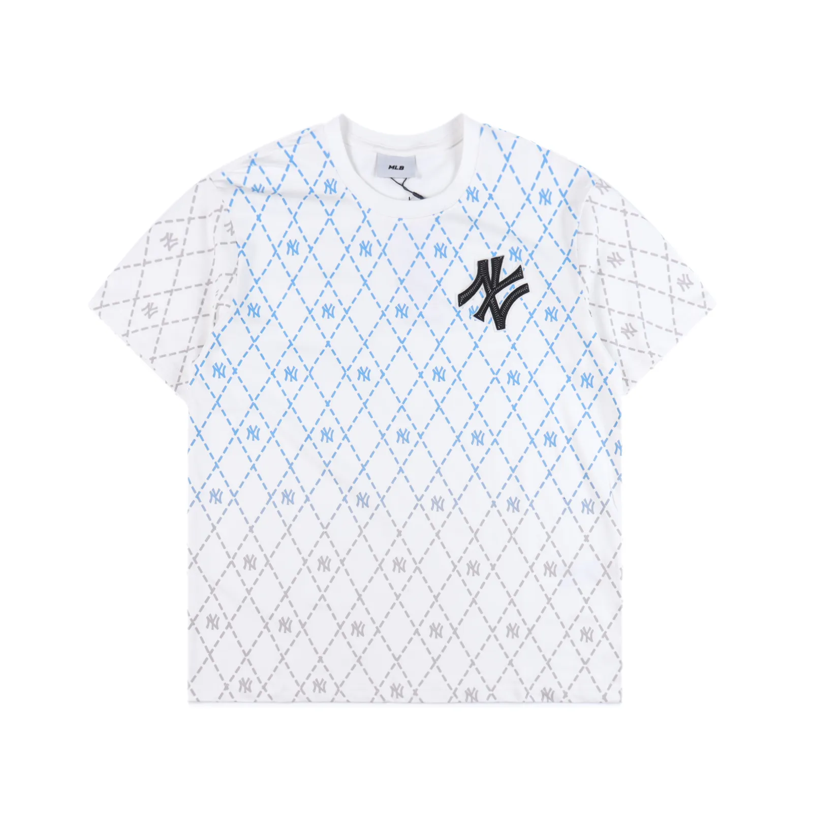 MLB 24s 滿印漸變logo印花圓領短袖                面料 採用客供級230g珠地棉面料  93%棉  7%氨綸 垂感 手感與原版一致                刺繡：進口百靈達繡花機 飽滿工整 無毛邊                 螺紋：定織原版一致純色螺紋 上身有型 不變形                輔料：定制全套客供輔料 主標/吊牌/水洗                Size：S-XL                編碼：SKK060431