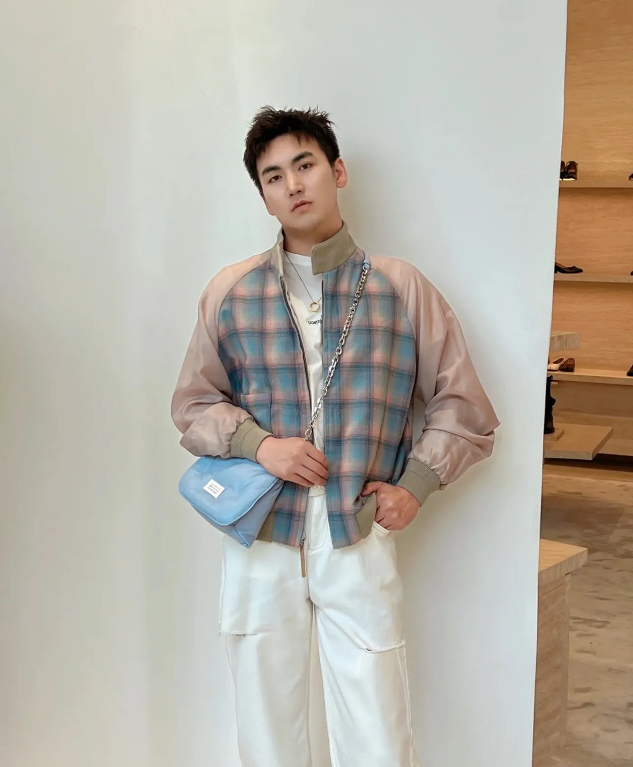 Maison Margiela 馬吉拉 MM6 拼接外套夾克                輕奢主義 男女日常通勤穿搭必備單品  正確版本  隨意對比                詳細特徵                · 24SS秀款  Z購入製作                · 客供定織羊毛混紡材質面料                · 定織定染本色純棉螺紋                · 三種面料材質結構拼接                · 全身激光對位  手工裁剪  所有格紋全部對格                · 多處拼接  多處需手工剪破                · 定做後幅貼章                · 開模定制原版五金拉鍊                · 純手工縫製領標特有四角縫線標識                · 原版主嘜水洗吊牌包裝                   顏色：綠色/米色                   尺碼：S/M/L/XL                編碼：SKK100323