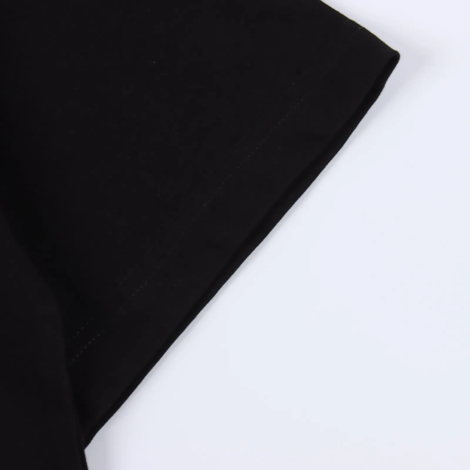 Saint Laurent YSL 聖羅蘭 24SS 弧形字母印花短袖T卹 面料採用定制240g 26支特滑雙股精棉平紋高密無塵全棉布料。