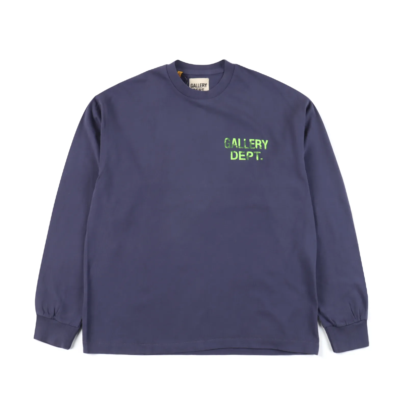 GALLERY DEPT 23FW 熒光綠英文字母斑駁印花長袖 定織定染21支230克高克重棉麻麵料 圓簡布工藝無側縫 面料先經過環烘水洗處理 起到預縮水的作用 定制螺紋 後期除毛處理 成衣兩遍水洗處理 面料舒適親膚無異感 大身面料與螺紋的紗線全部定染 全自動橢圓加熱一體印花機 4層網版配合數碼直噴 印花一體邊緣無鋸齒 印花色牢度好 抗洗水不易裂開 所有細節收入拿下 生產的成本隨之上漲 態度誠意滿滿各位所見即所得 SIZE:S M L XL 編碼:CAL121702