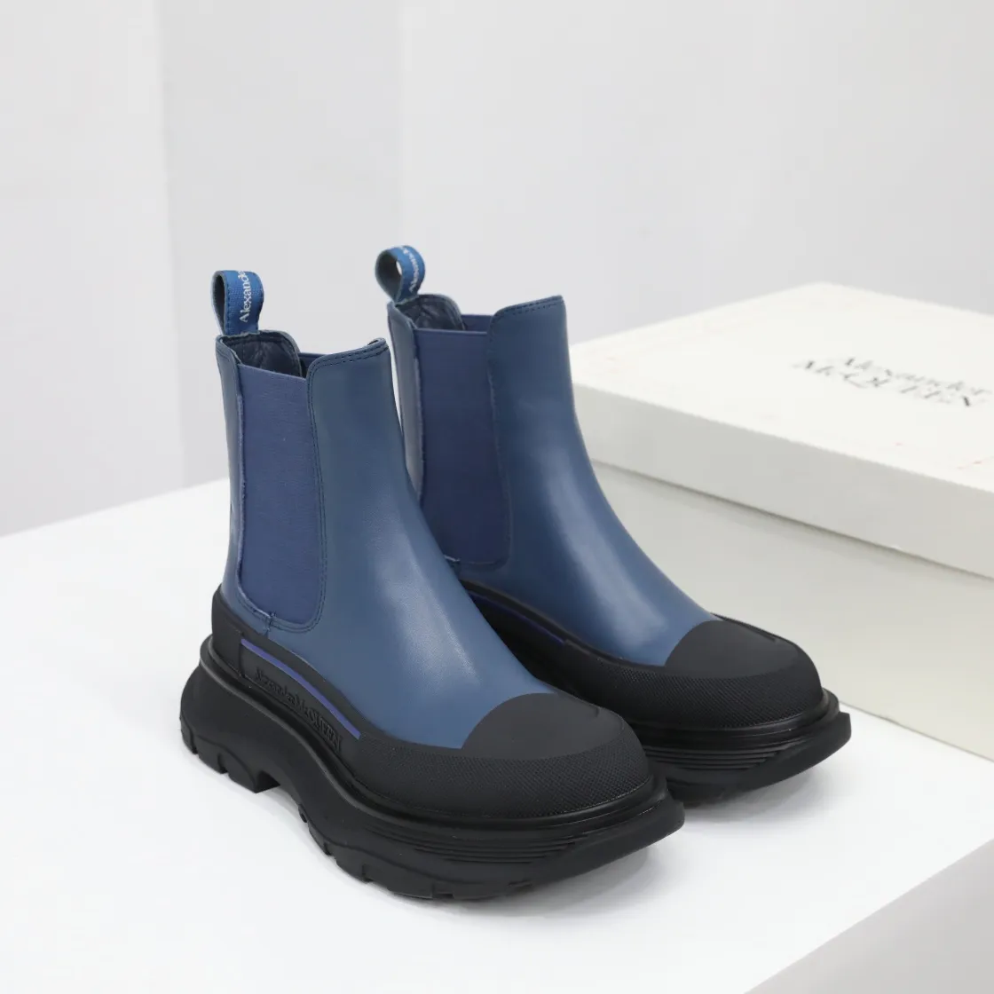 Mcq麥昆新款組合底切爾西靴//面開邊珠裡牛//size女35-40/男39-44