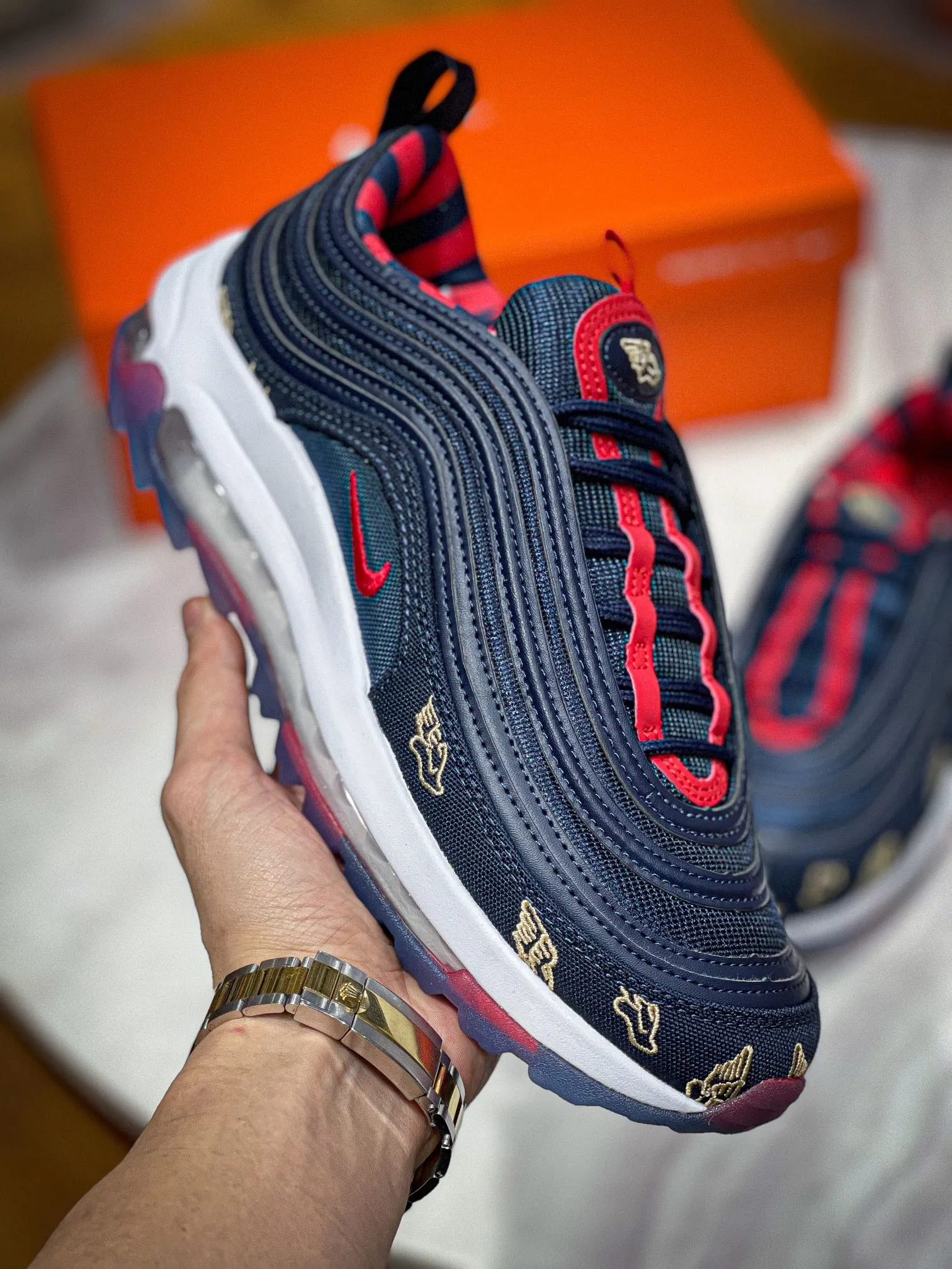 🔑N450380【原裝公司級 NK Air Max 97 Golf "Wing It"藍黑紅】復古子彈氣墊 高爾夫鞋 整體鞋款的最大不同便是Golf特色鞋舌區域的大面積流蘇設計！