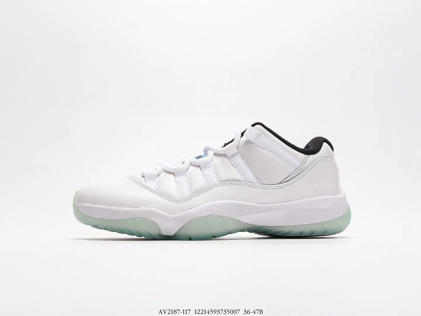 高版本真碳喬丹Air Jordan 11 Low“Legend Blue”AJ11 喬11低幫傳奇藍#以白色鞋身搭載湖水藍水晶外底而成。