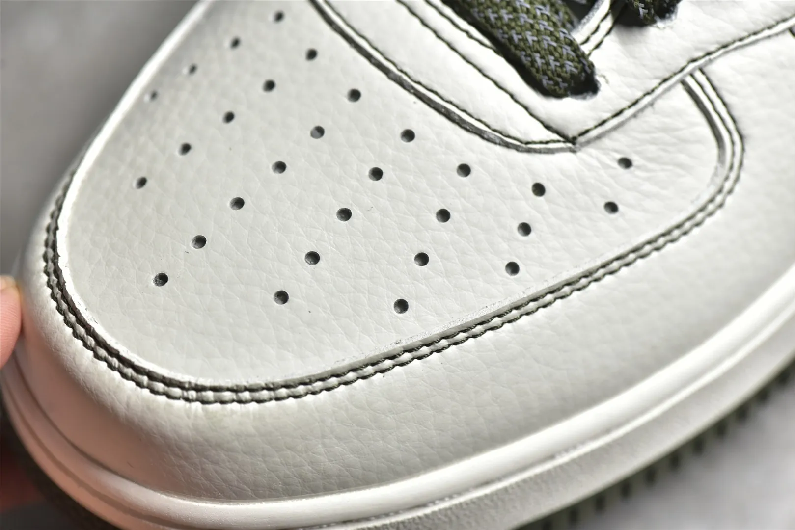 ▪️細節鑑定NK Air Force 1 Mid '07 米軍綠 滿天星中幫空軍一號