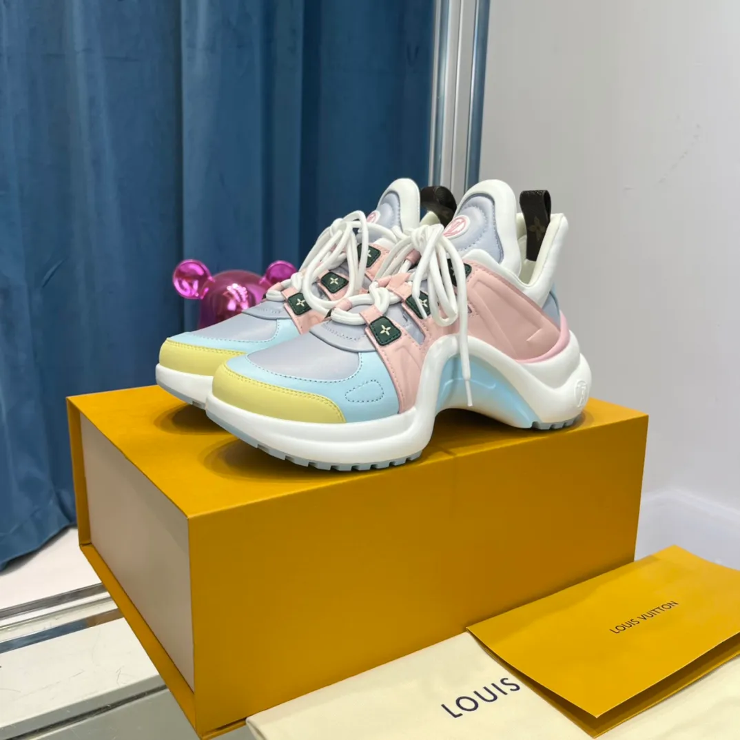 頂級版本Louis Vuitton 路易斯威登LV驢牌L家Archlight經典 馬卡龍配色 老爹鞋 拱橋運動鞋 太空鞋 原版購入開發 做貨 最新顏色持續更新中..本款 LV Archlight 運動鞋以科技織物和小牛皮點明當季潮流。