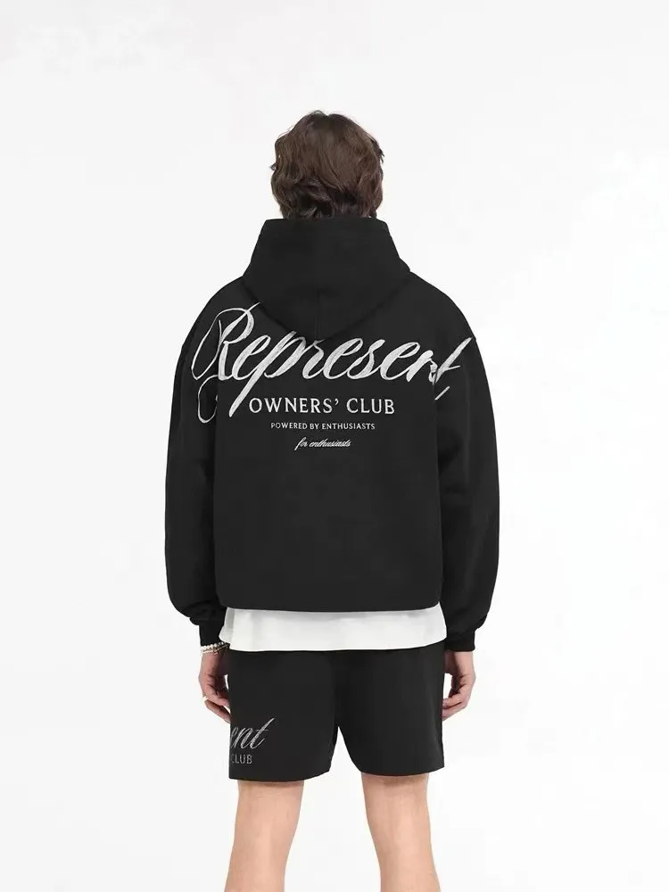 Represent 24FW 業主限定連帽衛衣帽衫 面料採用32S環錠紡純棉精梳衛衣毛圈布 表面除毛 衣服摸上去順滑柔軟沒有毛羽 經過水洗處理後430g 衣服機洗也不會變形 縮水。