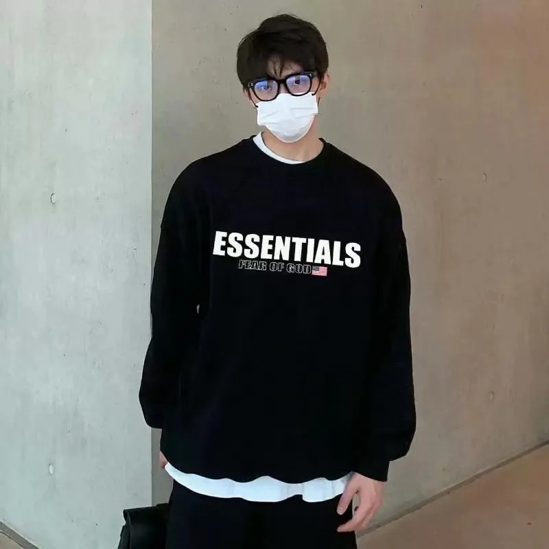 Fear of God FOG 24FW 國旗字母圓領衛衣 成衣加絨款採用380g面料,不加絨款採用350g面料,螺紋採用420g雙紗1:1螺紋。