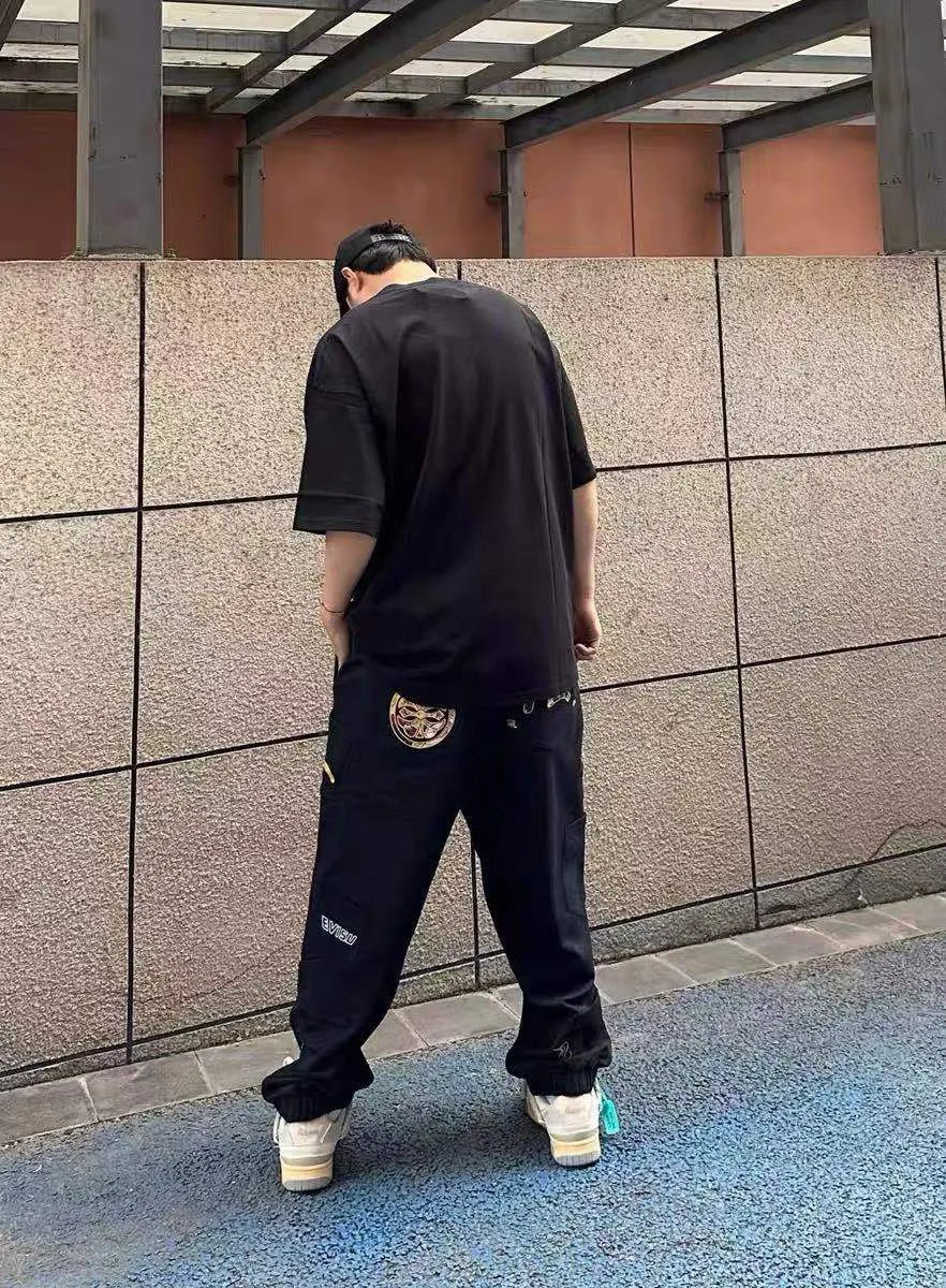 Evisu  福神 小海鷗織錦貼佈衛褲                EVISU 推出多款休閒單品，是你可靠的造型夥伴。
