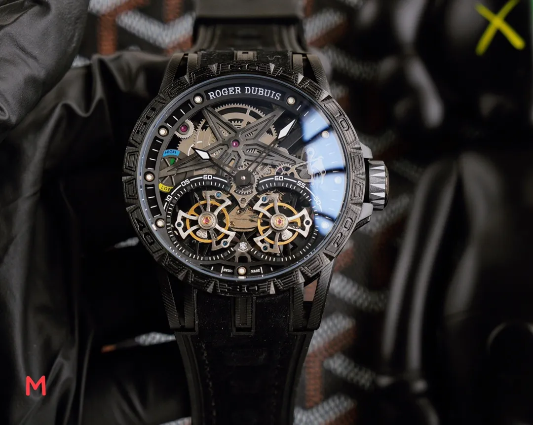 🎩羅傑杜彼 ROGER DUBUIS (豪爵)Excalibur 王者係列 自動上鍊機芯,錶殼:46毫米 , Sapphire crystal Carbon 鈦合金 黑色DLC 塗層鈦合金,鐫刻日內瓦印記。