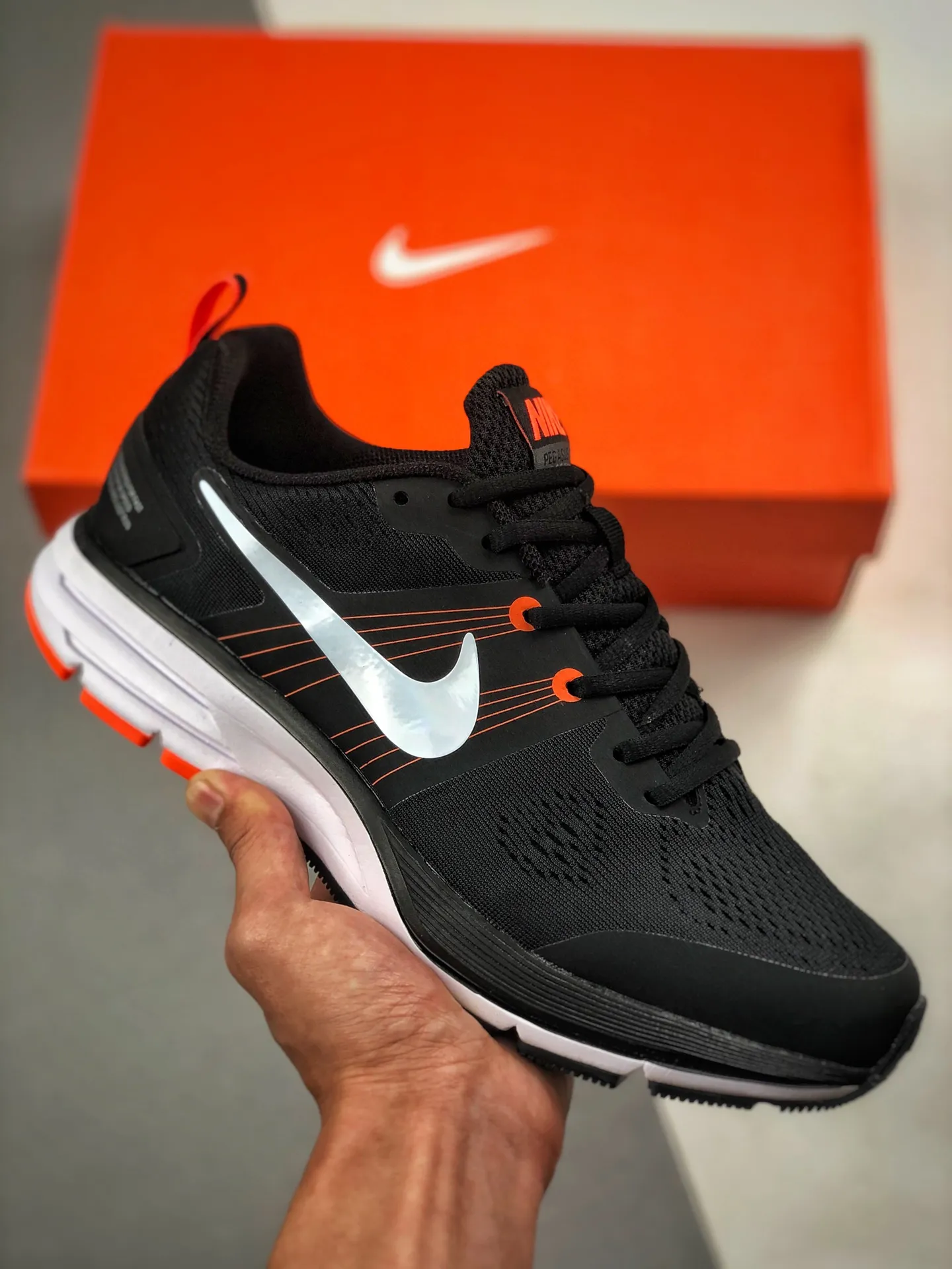 🔑355280Nike Air Pegasus V29飛馬系列馬拉松休閒跑鞋 黑橙白鉤#採用賈卡透氣網織材質#無縫高頻壓面技術,超輕效果貨號：CL0858-870尺碼：40 40.5 41 42 42.5 43 44 45