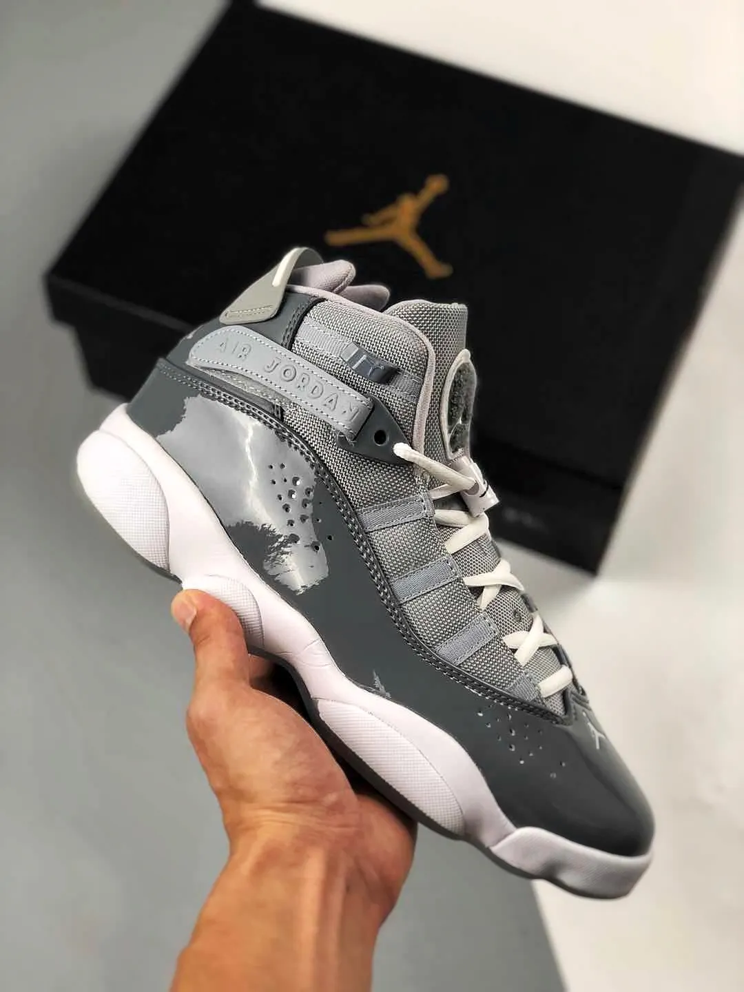 🔹YB 🔑56633YB代購專供 平台私下指定訂單Air Jordan 6 RIngs PJ tucker AJ 六冠王 灰色荔枝紋頭層皮/漆皮 官方貨號322992-YB15Size:36 36.5 37.5 38 38.5 39 4YB 4YB.5 41 42 42.5 43 44 44.5 45