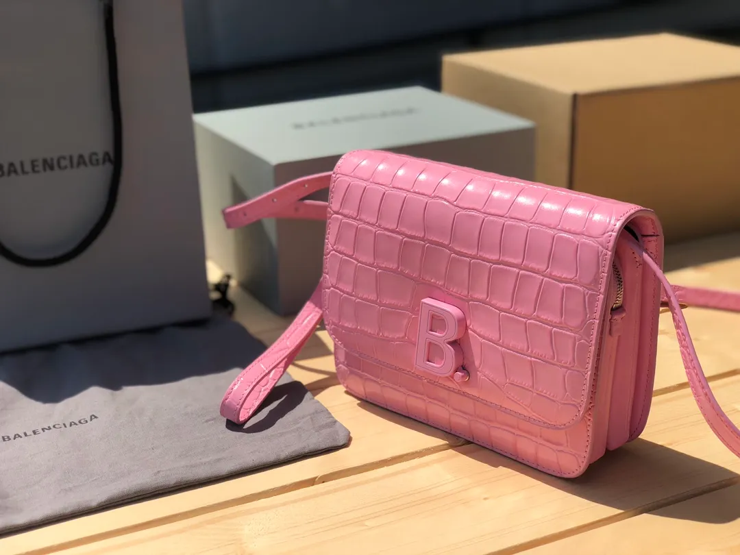 （071050898）尺寸：11.9*19.8*4.8cm  Balenciaga海外渠道貨訂單❗️巴黎世家B系列小方包。 