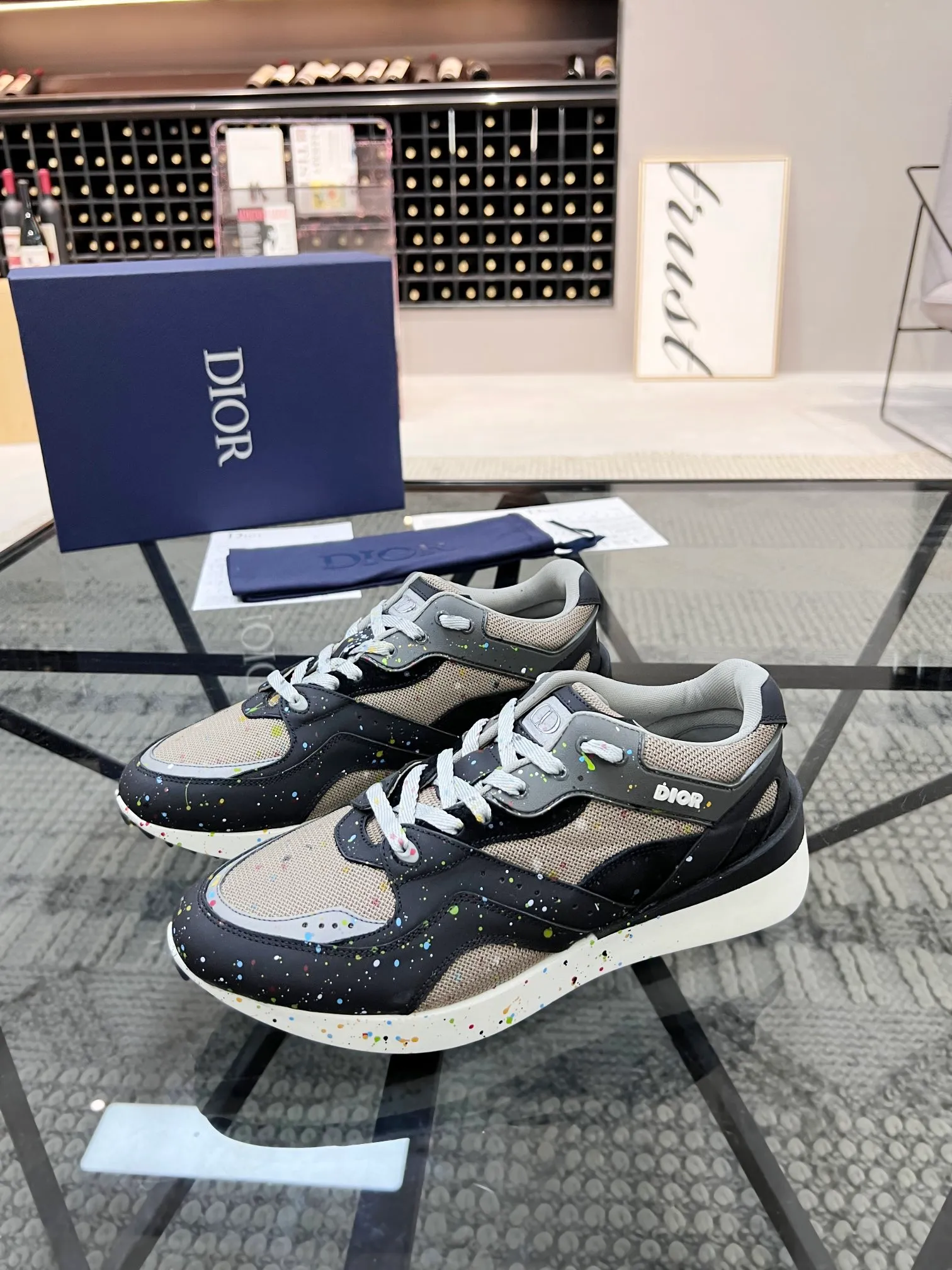 D 🔍頂級代購🇮🇹 迪 炸街男神洗水爆款超人氣休閒運動鞋新品專櫃同步，鞋面意大利原版進口牛皮搭配透氣網布，標誌圖形潮人必備複雜工藝完美復刻 進口柔軟布料裡墊腳 鞋底：原廠特供原版底，獨家活動成型底超級舒適，原廠跟單貨，🔍🔍高品質，可隨意進出專櫃，歡迎對比，碼數 38-45