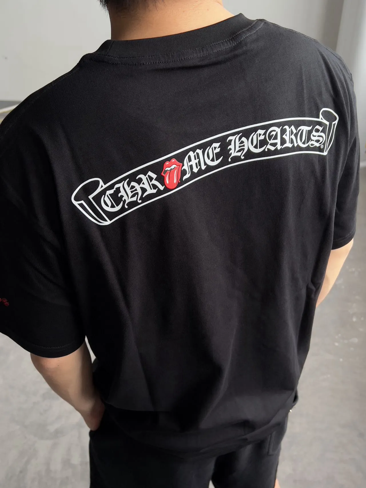 Chrome Hearts 24SS 克羅心滾石聯名限定短袖T卹 原版一貨難求代購連夜排隊購入5000面料採用21S精棉平紋200g材質印花整件涉及近十套菲林版印花全部使用進口材料加上橢圓機製作保證後期穩定性定制銀標輔料大廠加工出品 尺碼:S M L 編碼:XLB070661