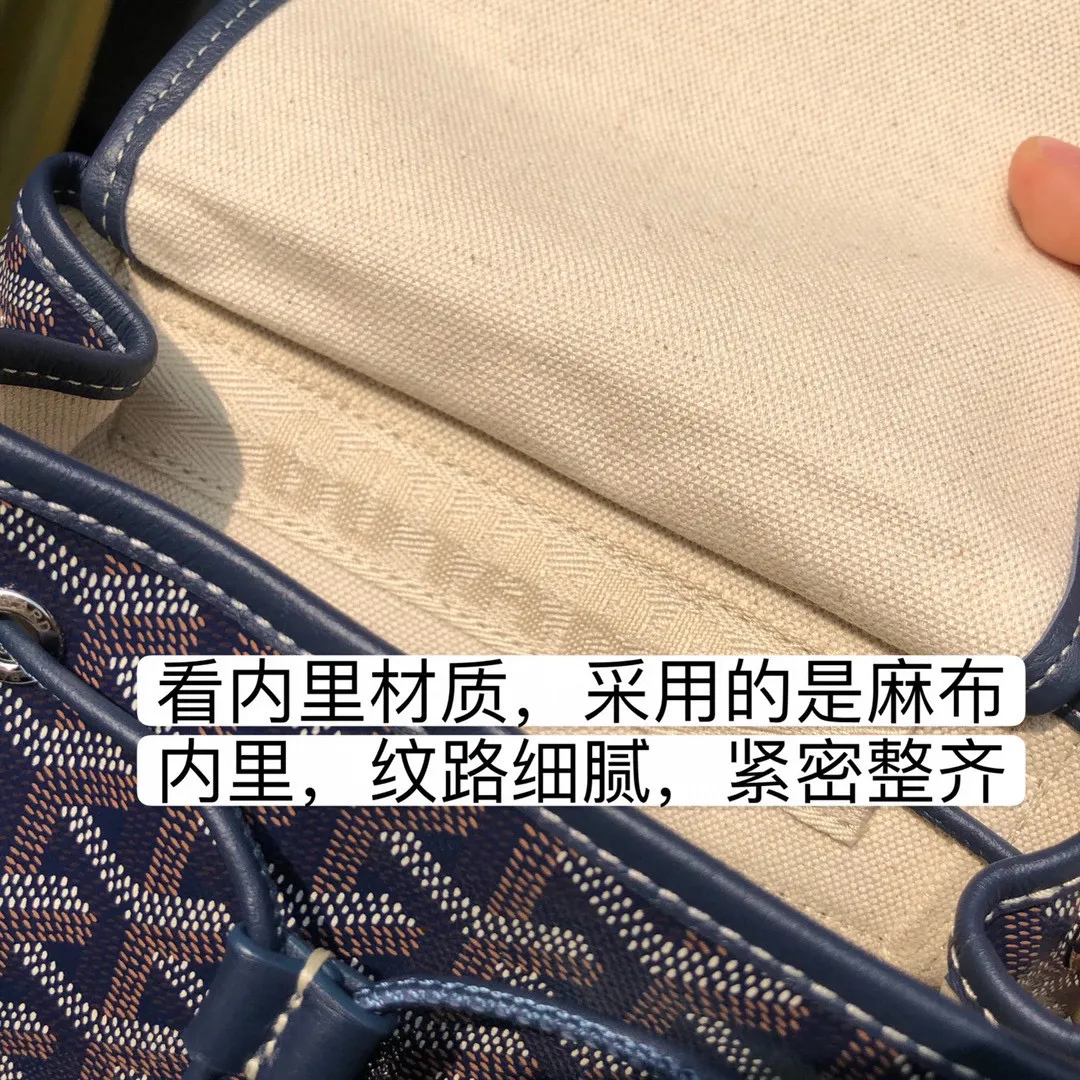 內裡棉質亞麻帆布該材料經過織、刮、燒等一系列傳統手工程序,在美麗的光線下散發出一種特殊的經久不逝的柔和光澤。