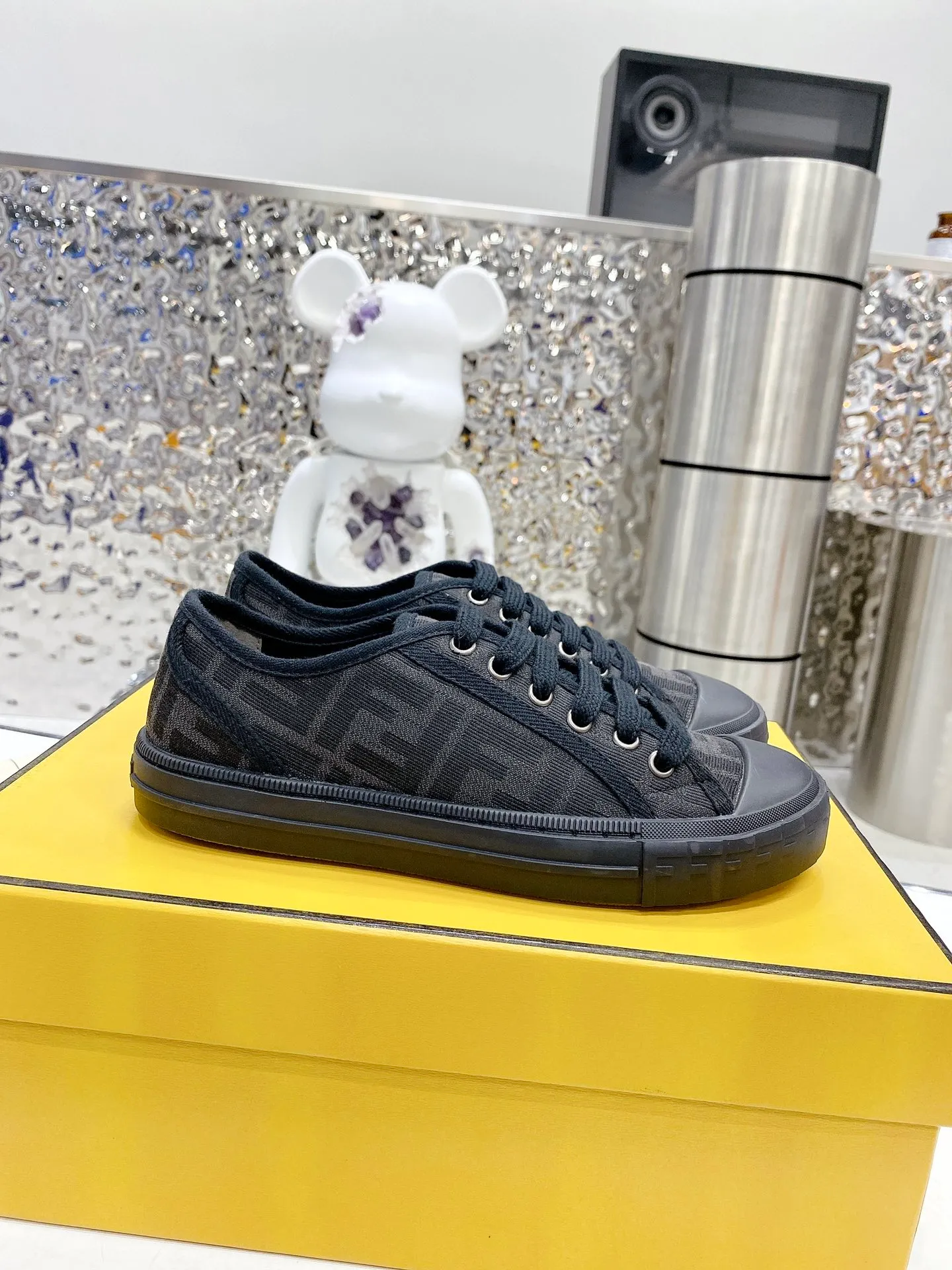 芬迪最新🔥 爆款 FENDI Domino老花帆布鞋休閒運動鞋-全新必備款型！