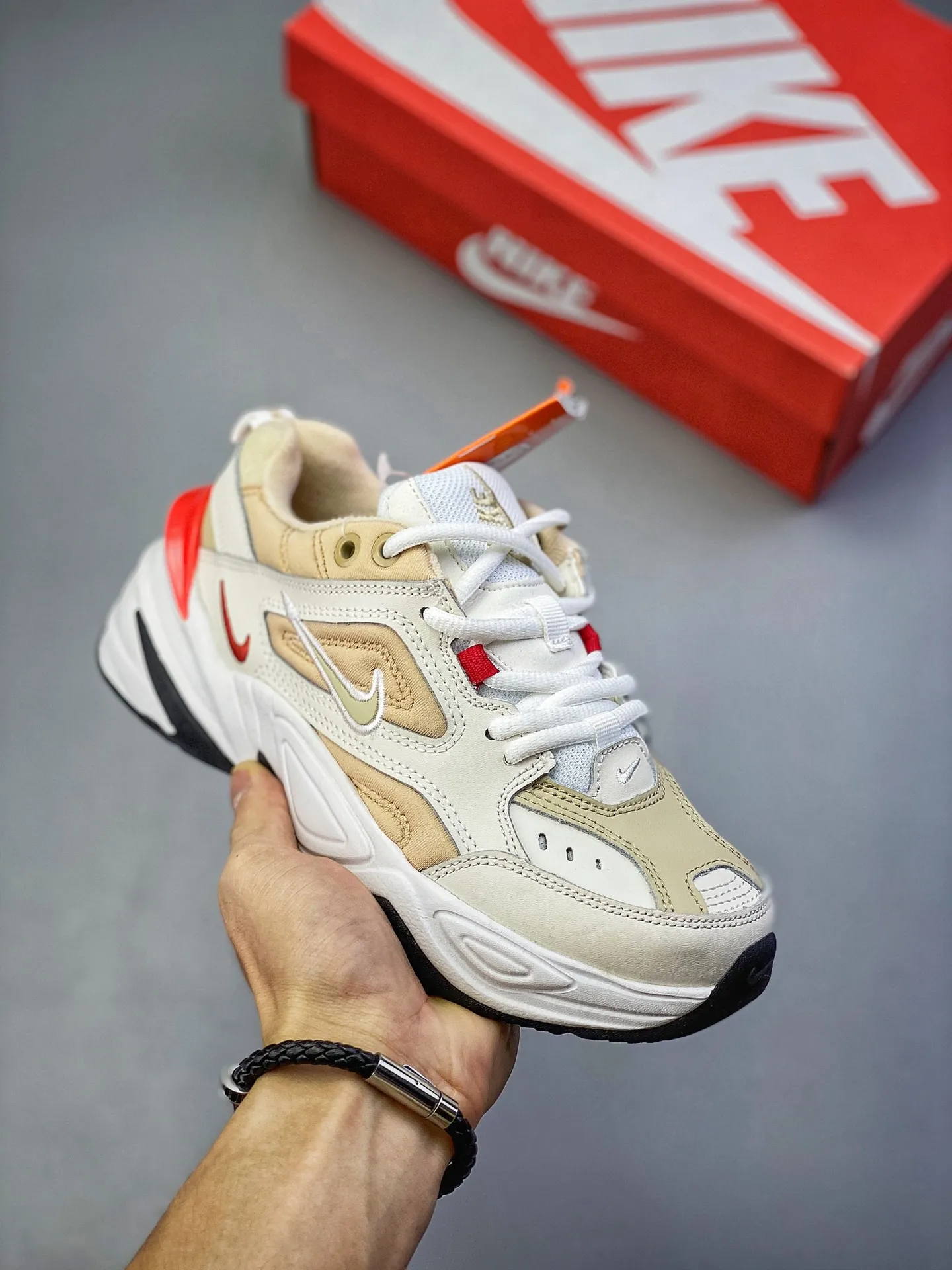 🈴🌈性價比純原版本 頭層皮 特供韓國訂單 平台專用款 耐克Nike Air Monarch the M2K Tekno復古潮流百搭老爹鞋 客供原廠模具,正確色卡 ⚠️配戴證書 原裝頭層 上腳就是正品💯 原裝組合大底 區別市面其他真標版本❗️型號 AO3108 101碼數:35.5 36 36.5 37.5 38 38.5 39 40 40.5 41 42 42.5 43 44 44.5 45!210509LJNG300QIP